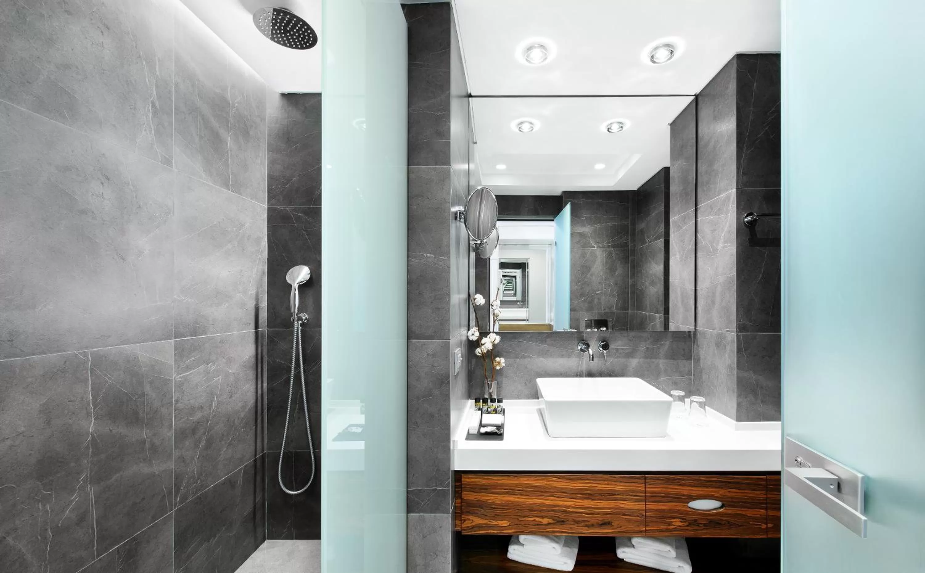 Shower in Mediterranean Palace