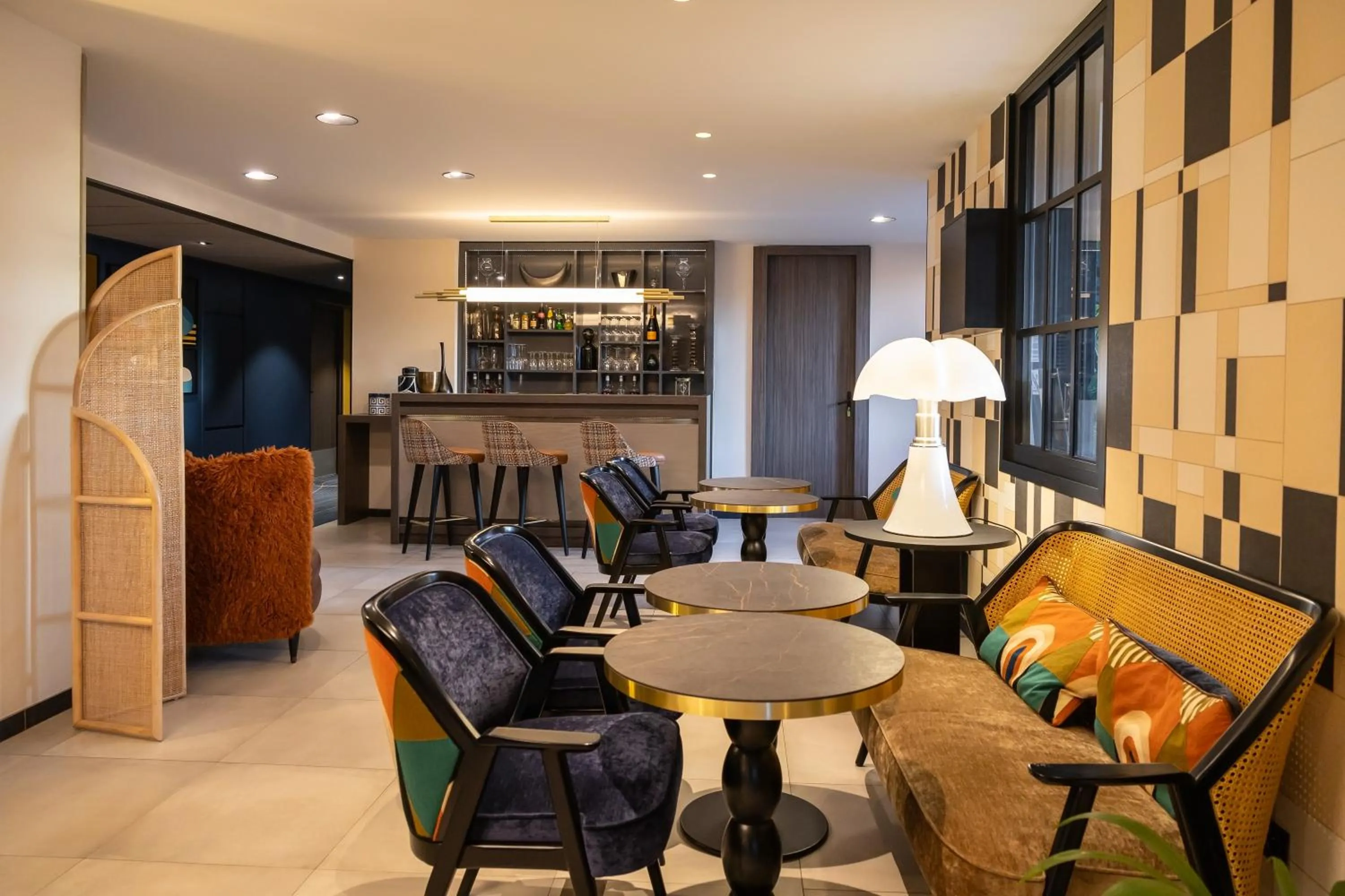 Lounge or bar in ibis Styles Saint-Quentin