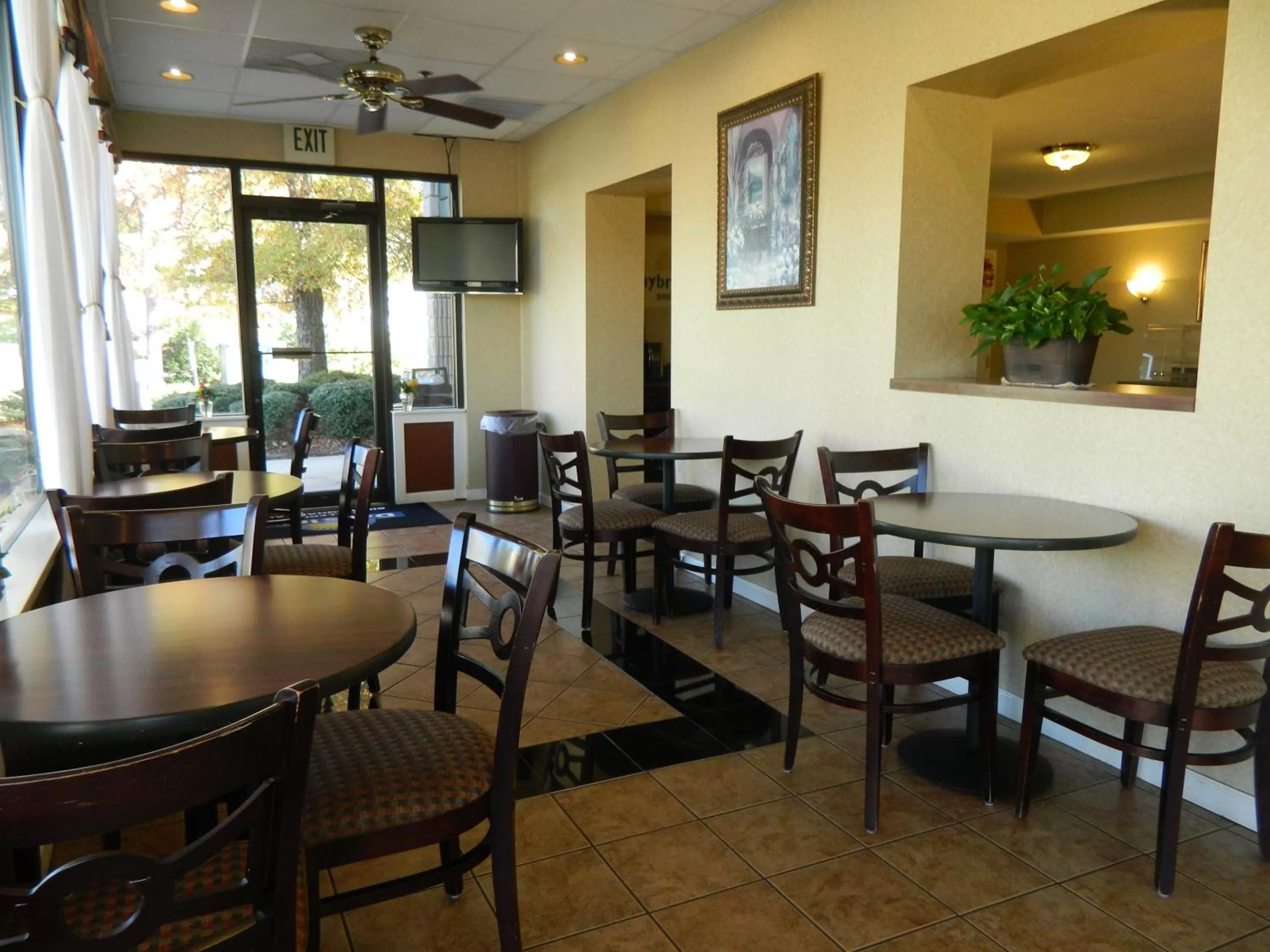 Restaurant/places to eat in Days Inn by Wyndham Hoover Birmingham