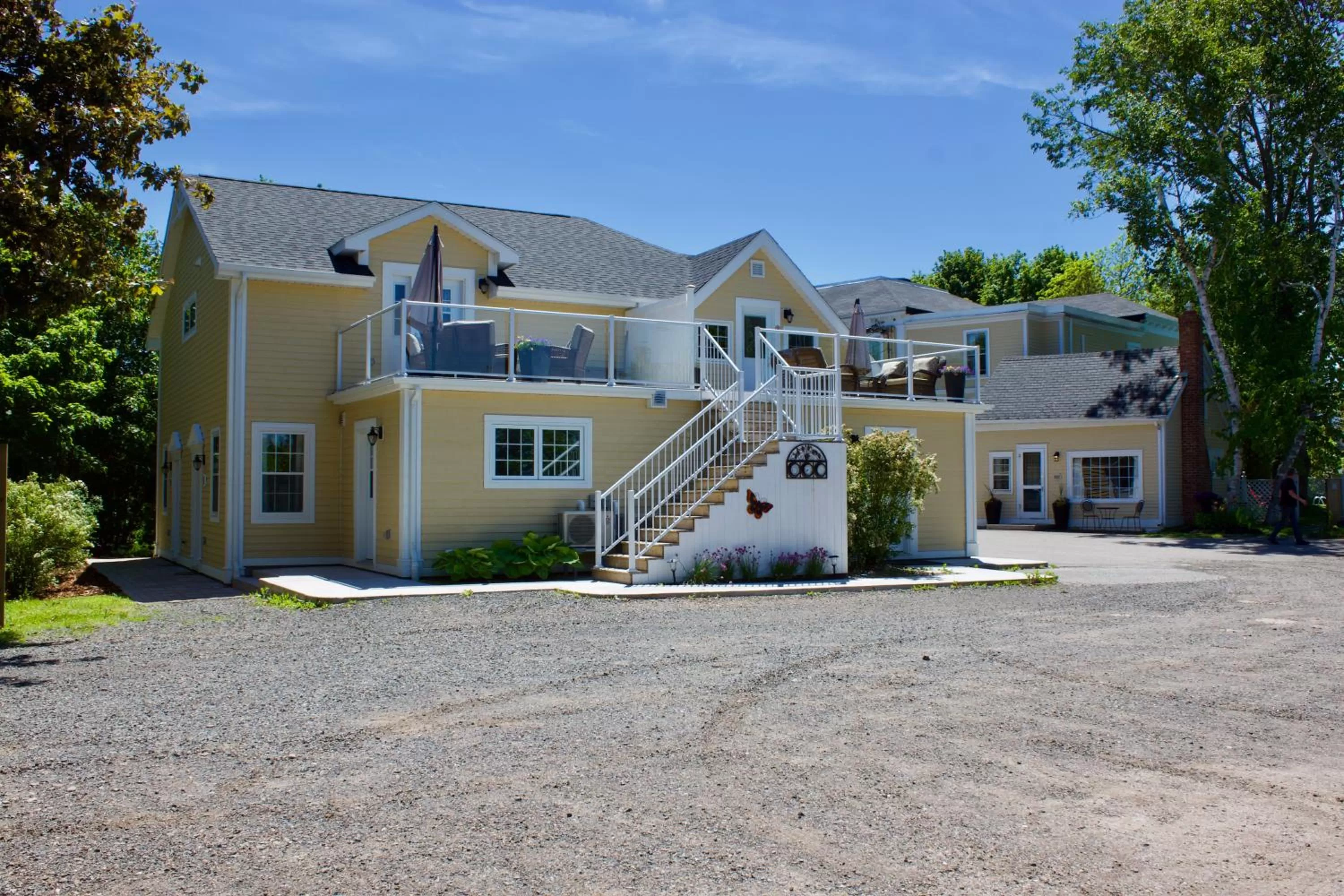 Property building in Tattingstone Inn