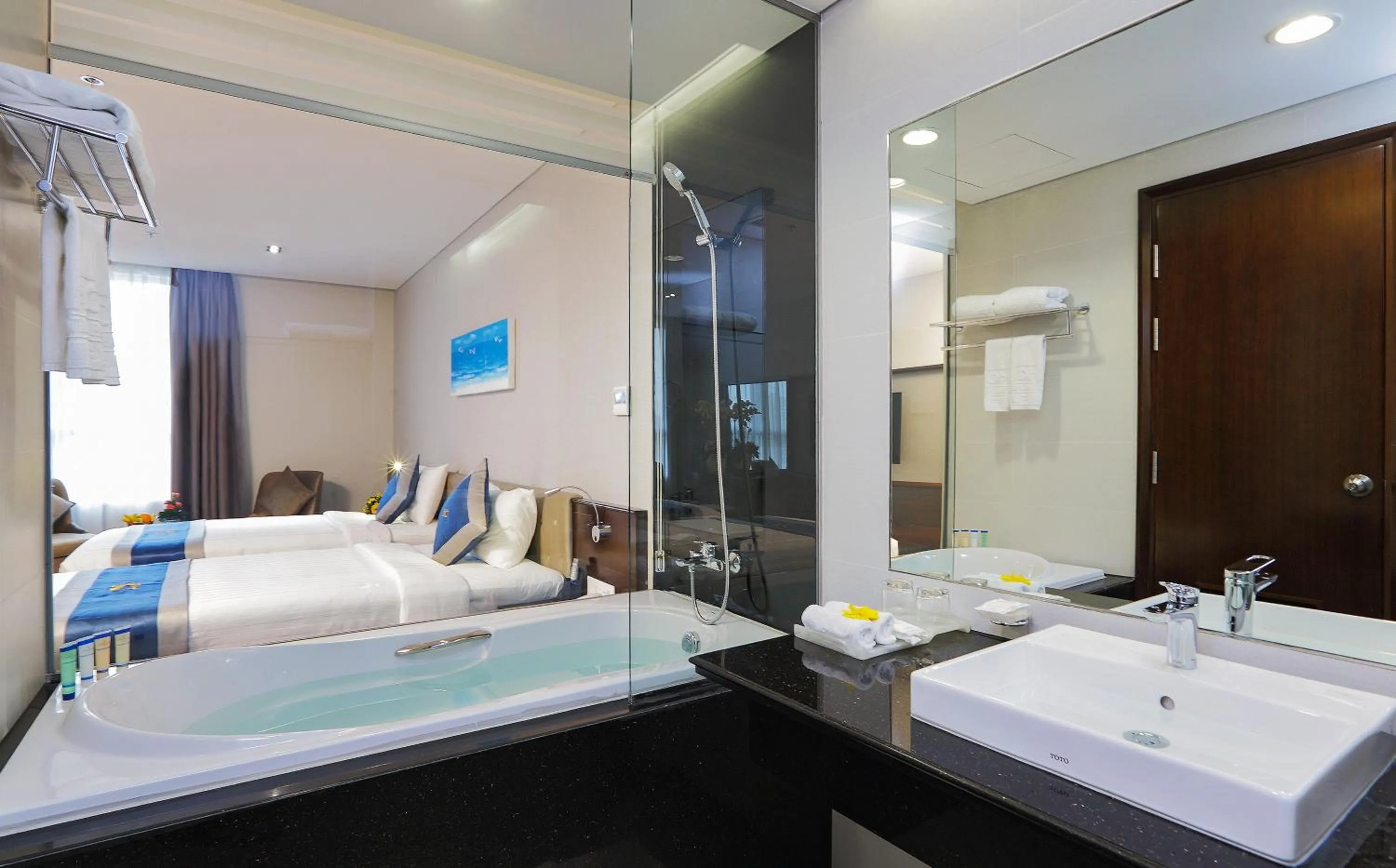 Bathroom, Bed in Central Palace Hotel