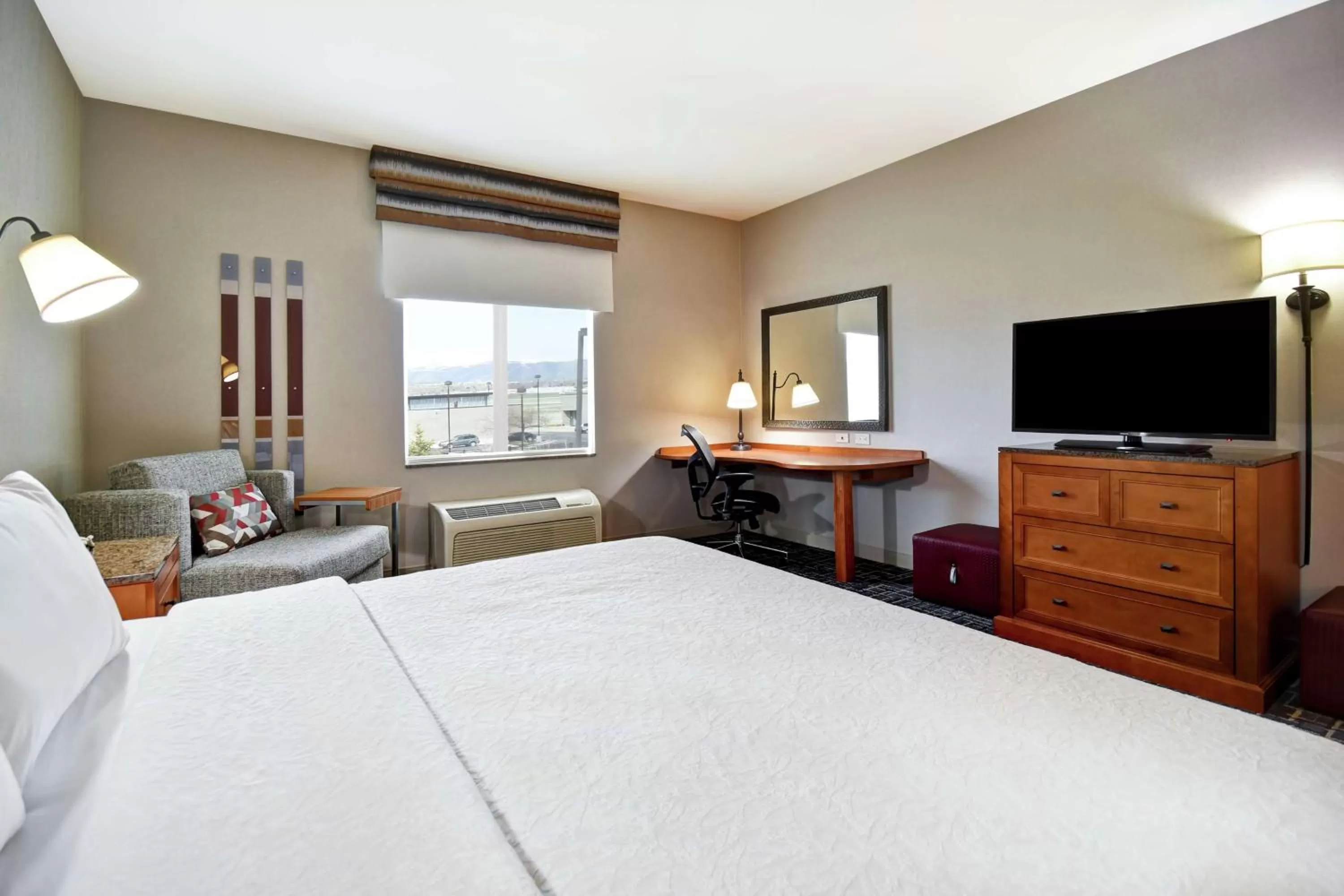 Bed in Hampton Inn & Suites Salt Lake City-West Jordan