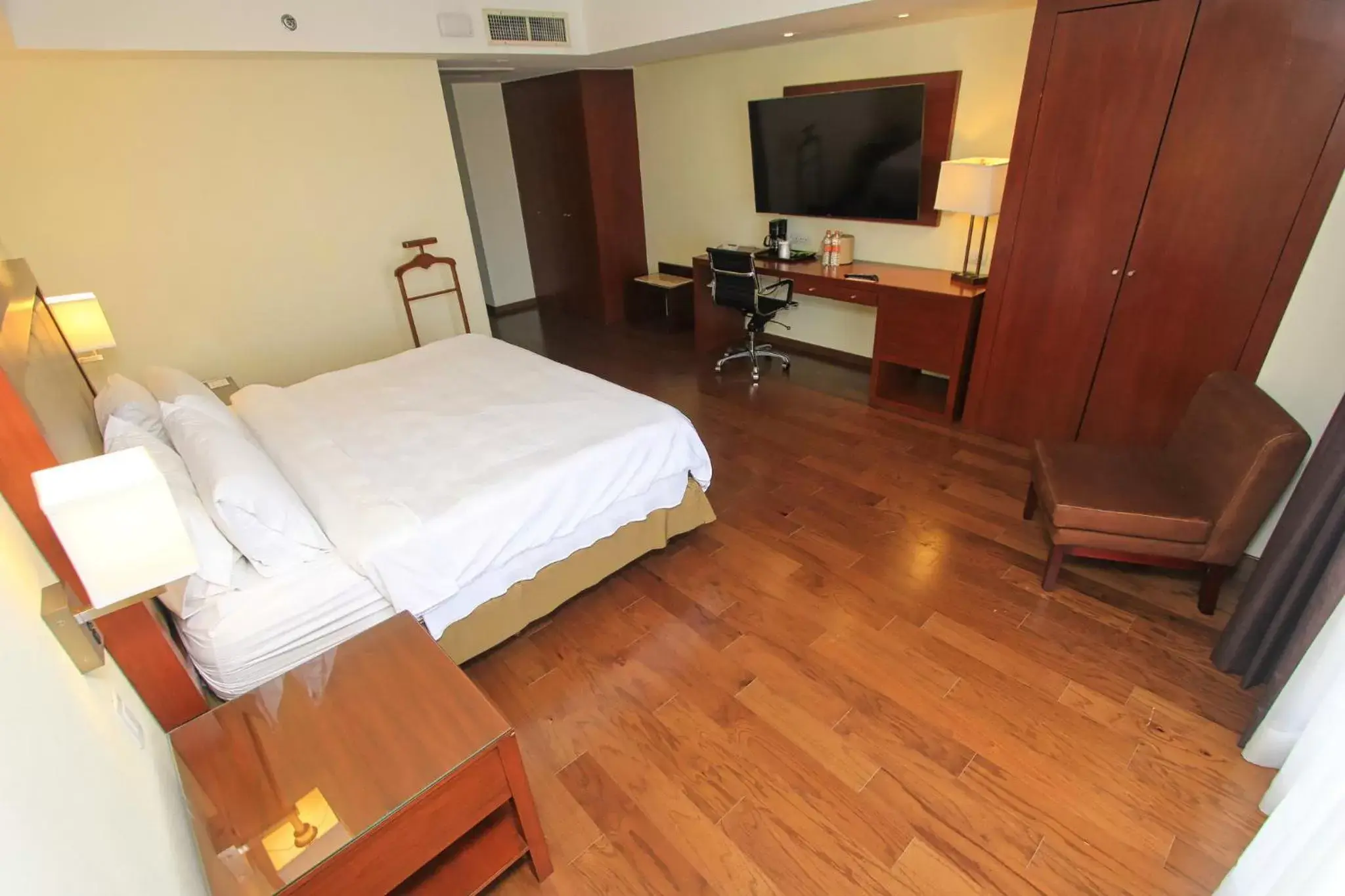 One-Bedroom King Suite in Holiday Inn Leon by IHG One-Bedroom King Suite in Holiday Inn Leon by IHG