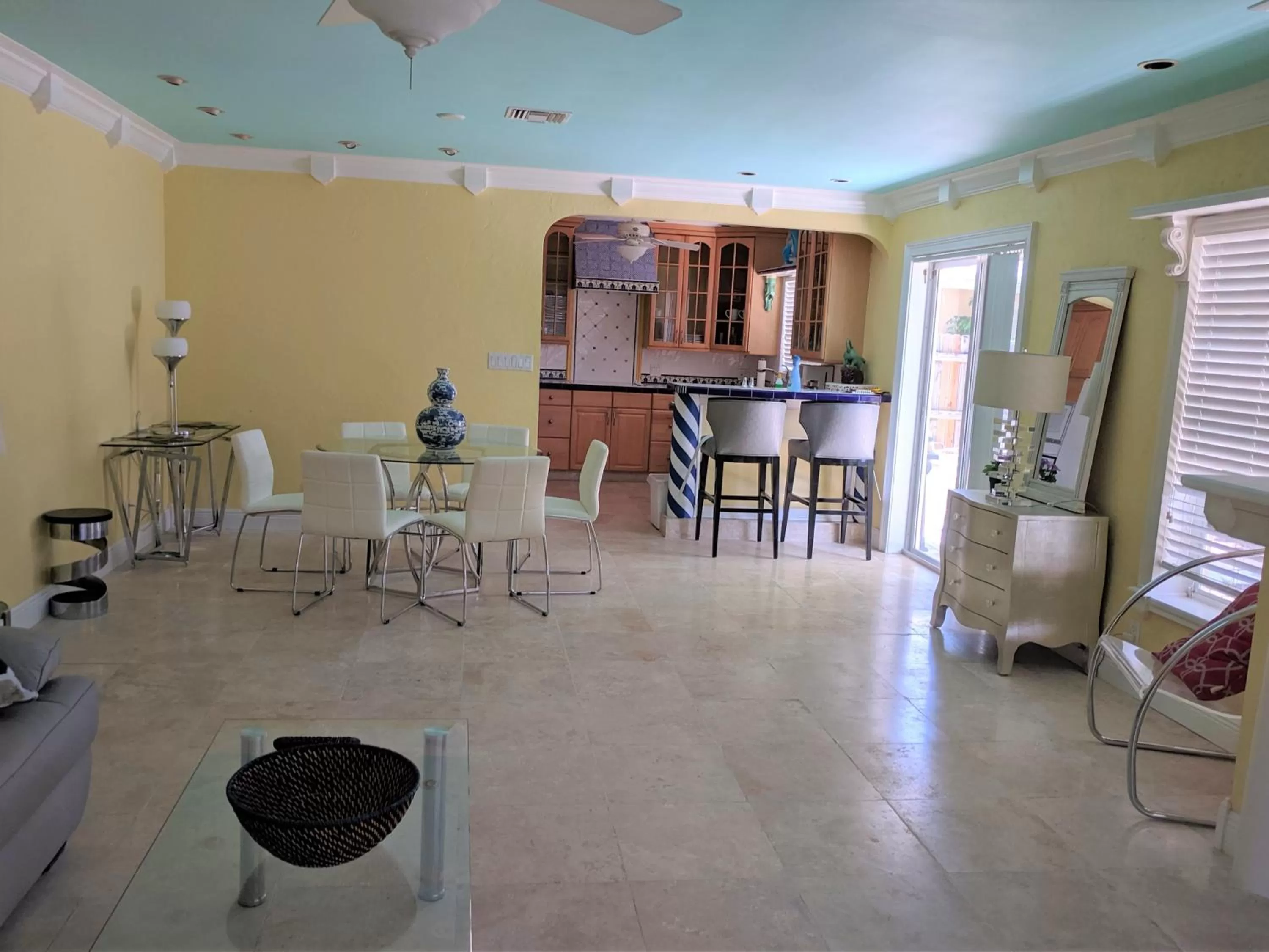 Kitchen or kitchenette in Manhattan Tower Apartment Hotel
