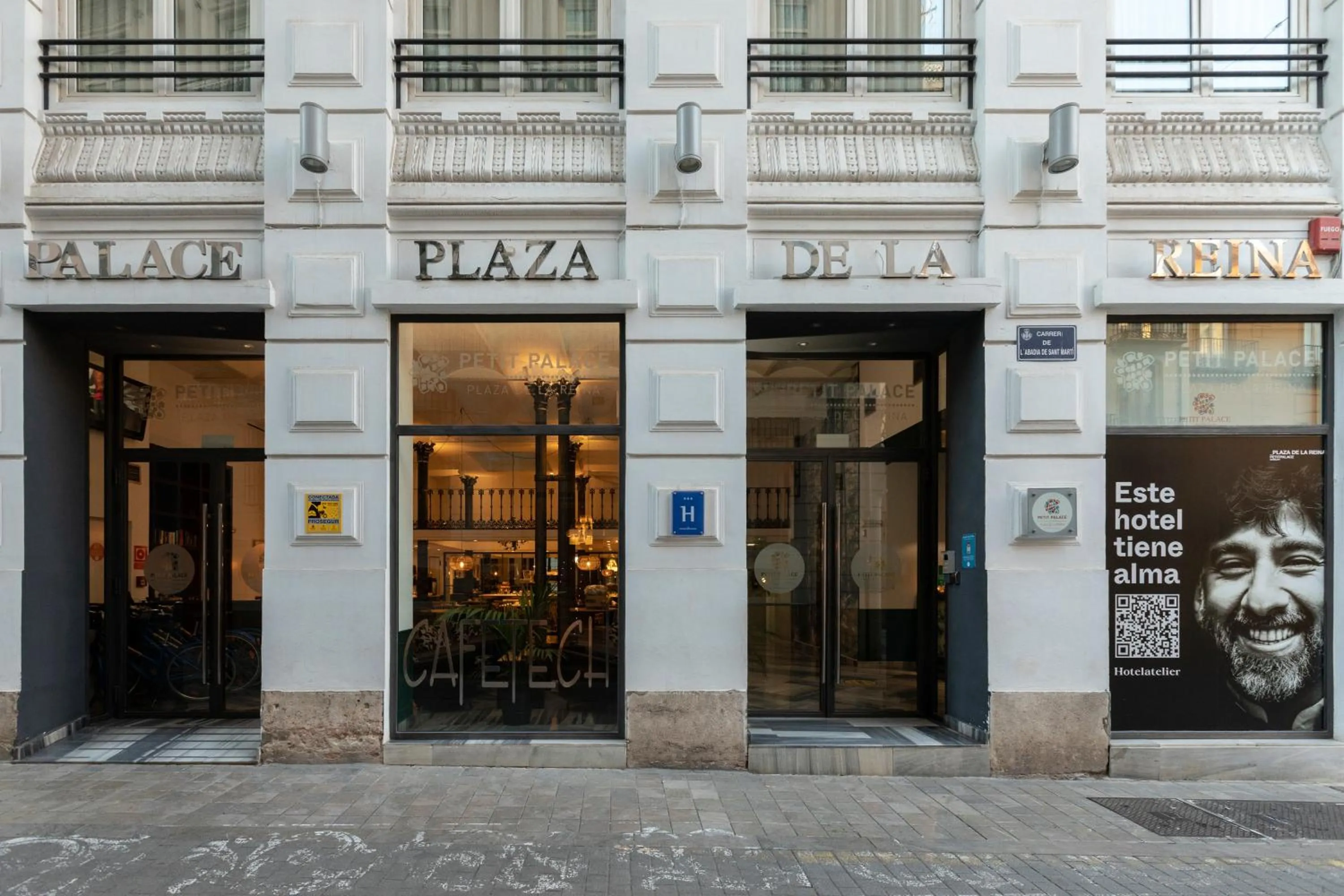 Property building in Petit Palace Plaza de la Reina