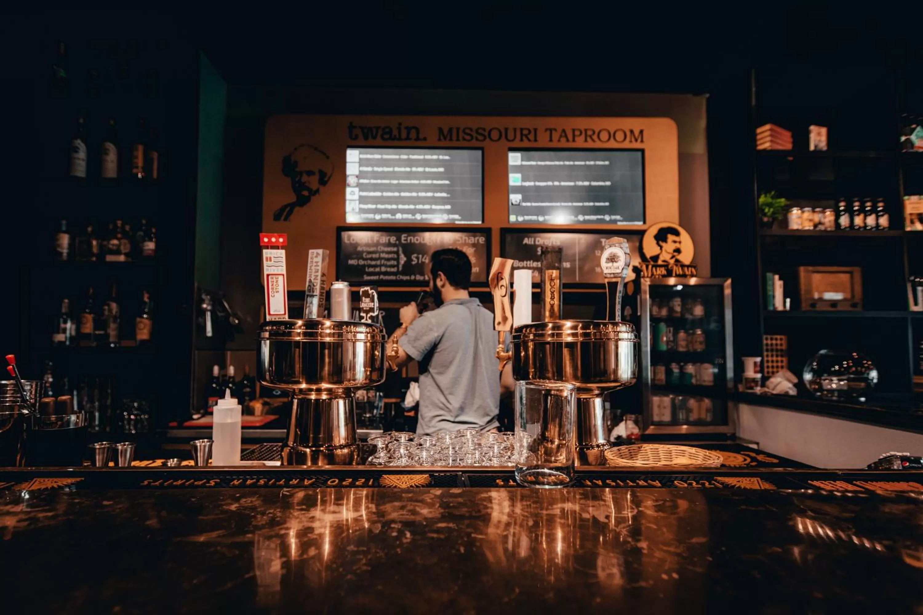 Lounge or bar in voco The Tiger Hotel, Columbia, MO by IHG