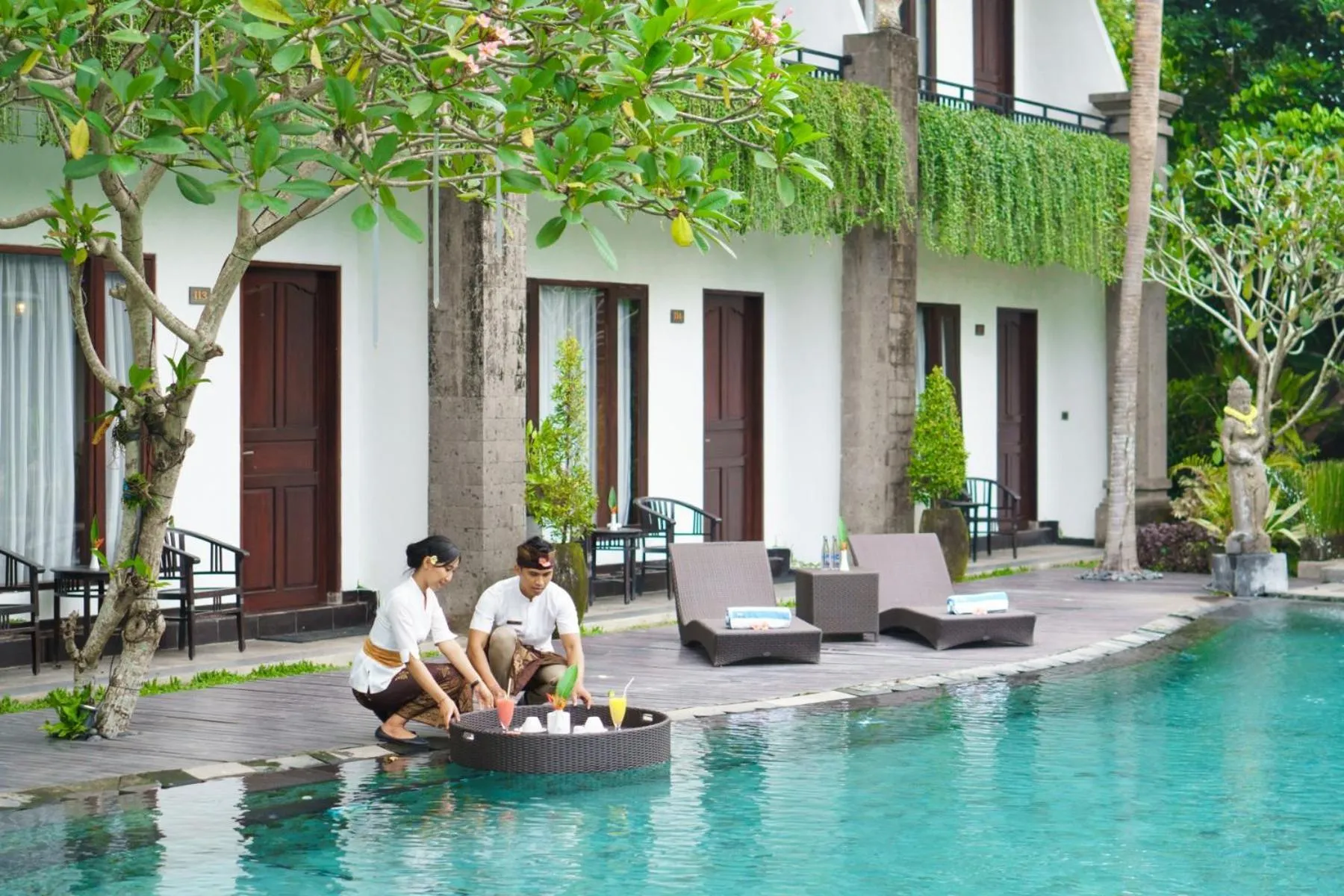 Food and drinks in Ubud Raya Boutique Hotel