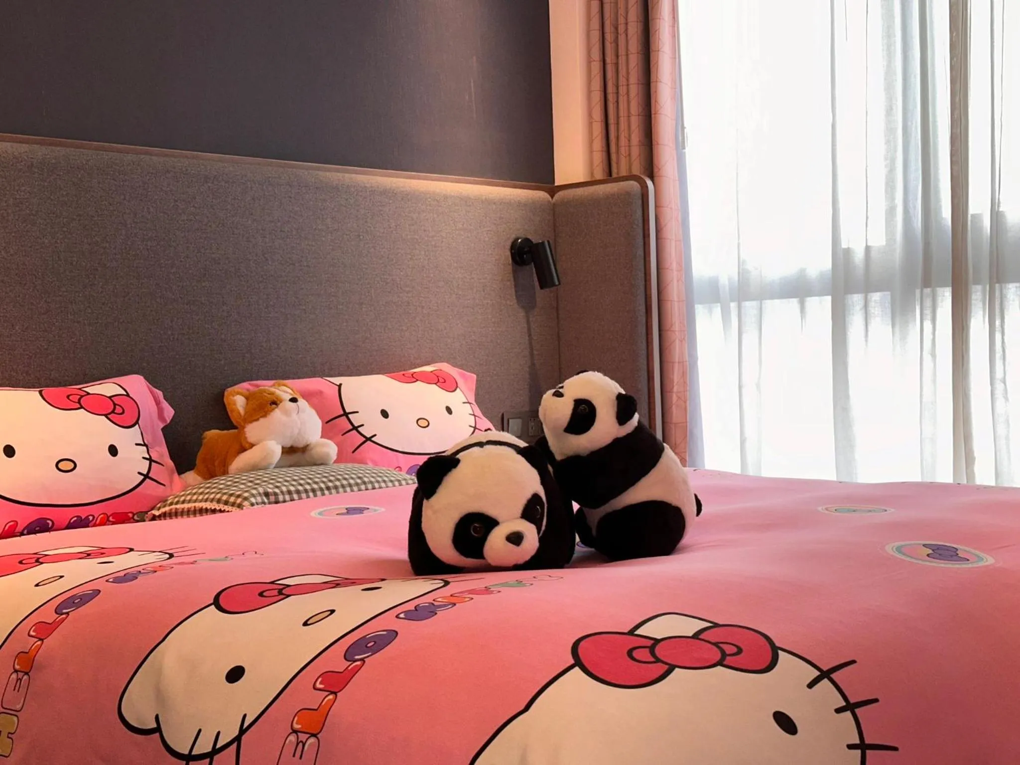 Photo of the whole room, Bed in Holiday Inn Express Chengdu Longquanyi North by IHG