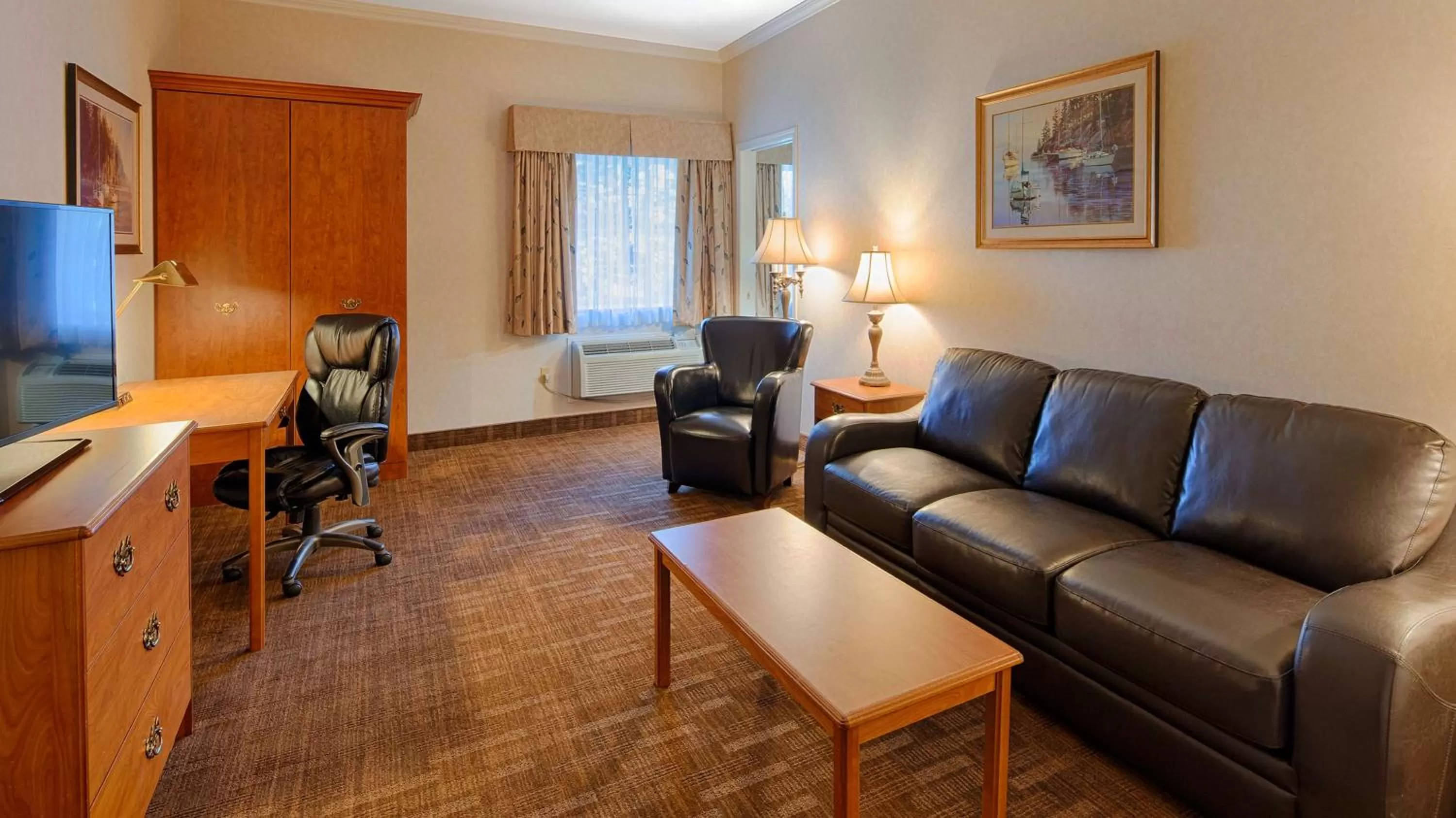 Photo of the whole room in Best Western Thunder Bay Crossroads