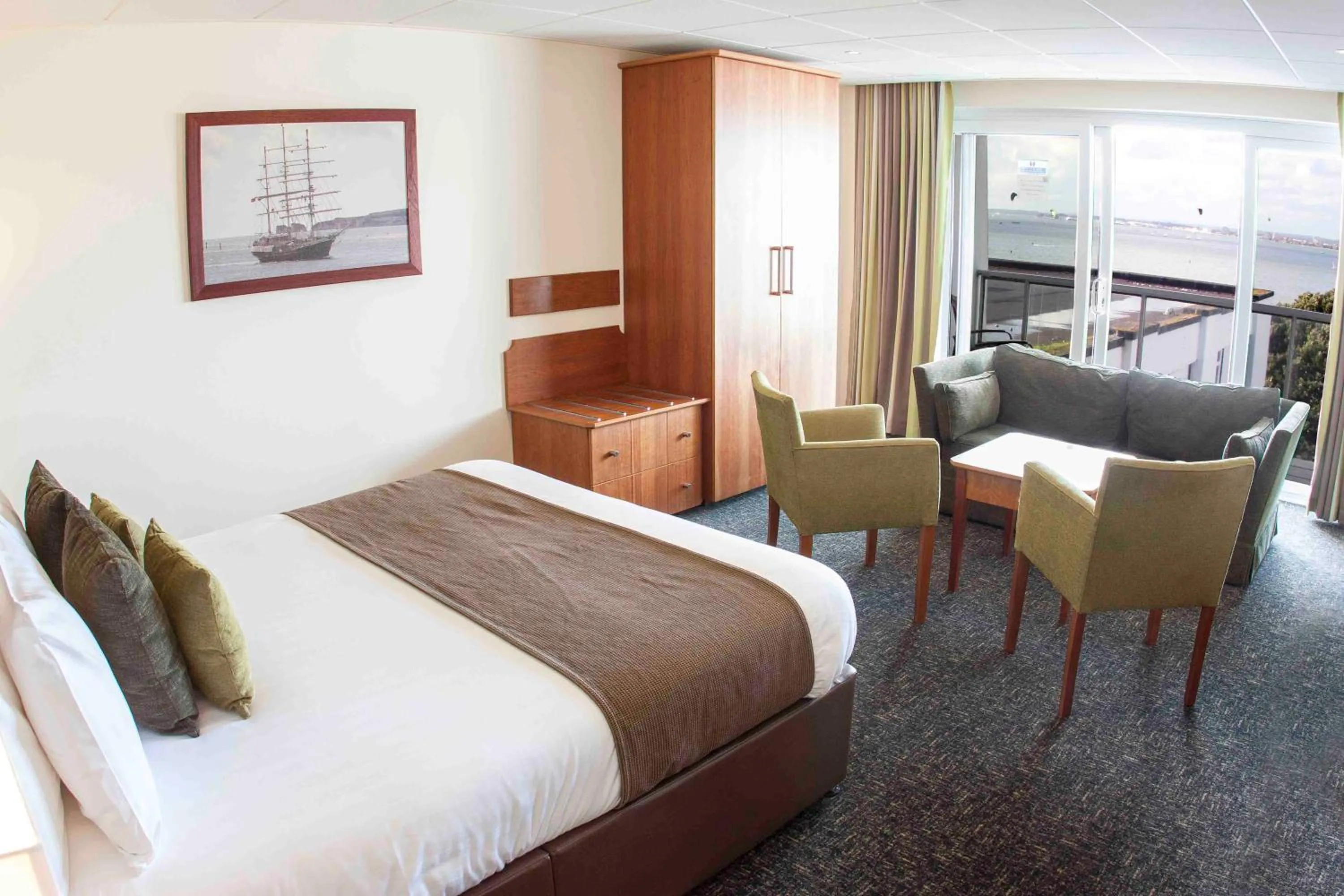 Photo of the whole room, Bed in Sandbanks Hotel