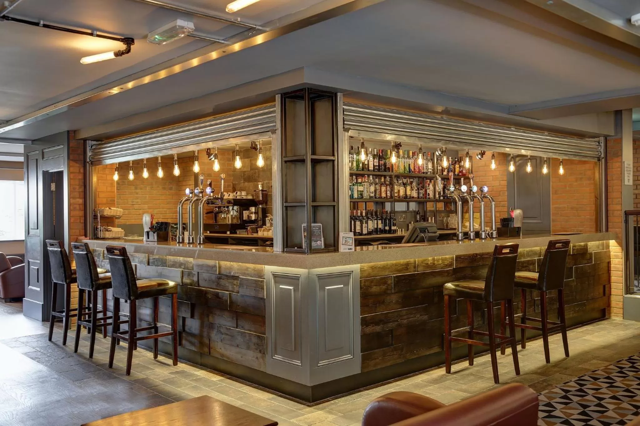 Lounge or bar in Holiday Inn - Manchester - Oldham by IHG