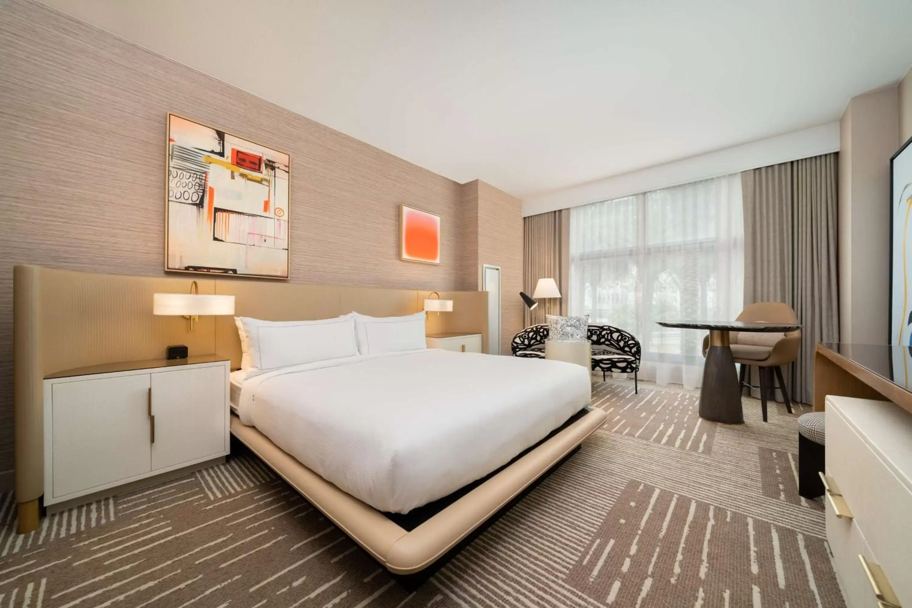 DELUXE - 1 KING ACCESSIBLE TUB in Hilton San Diego Gaslamp Quarter DELUXE - 1 KING ACCESSIBLE TUB in Hilton San Diego Gaslamp Quarter