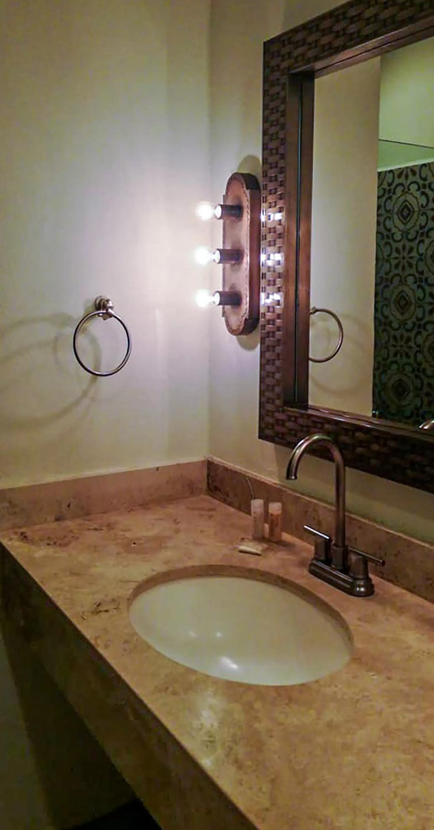 Bathroom in Hotel La Casona 30
