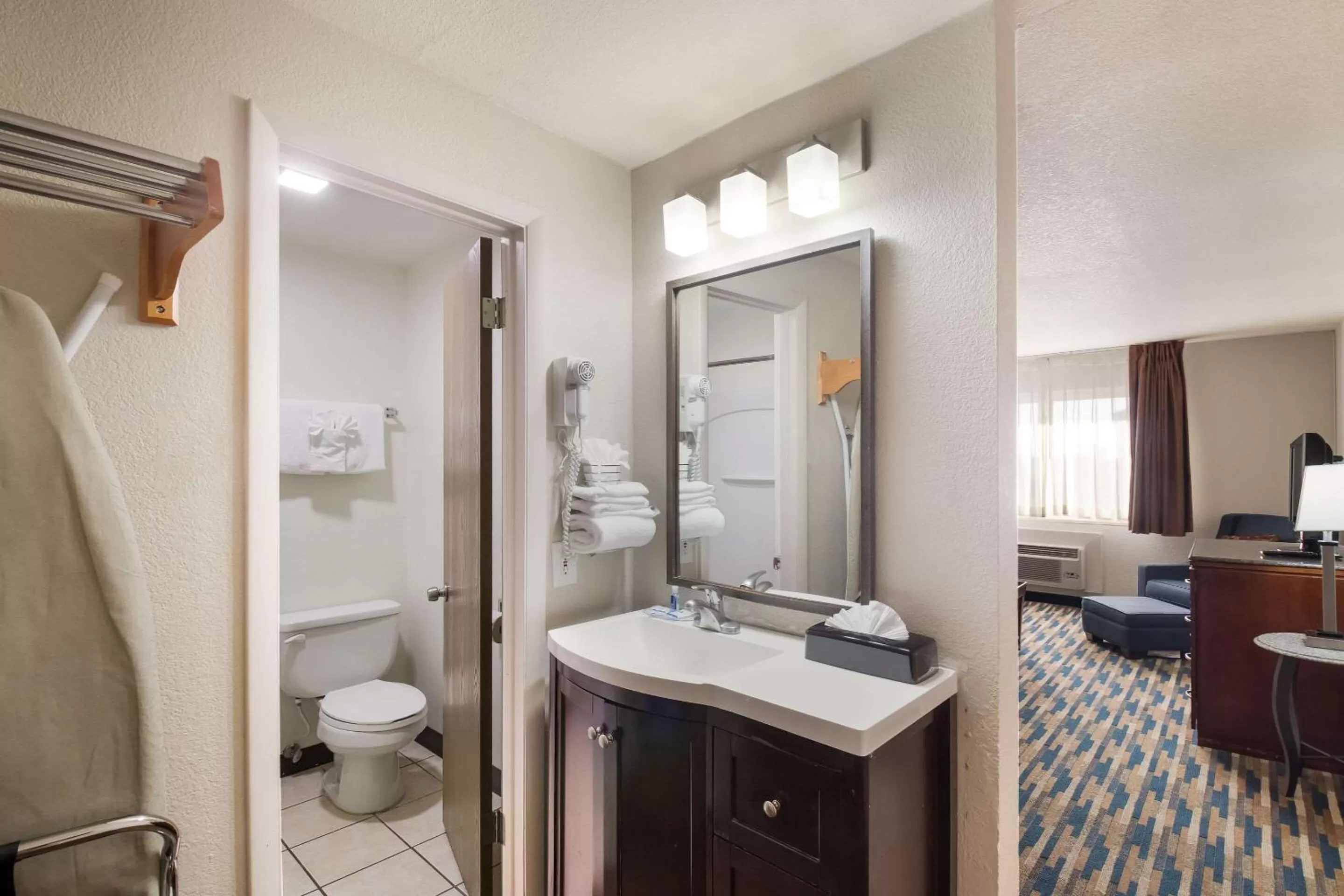 Bedroom in Rodeway Inn Fort Morgan