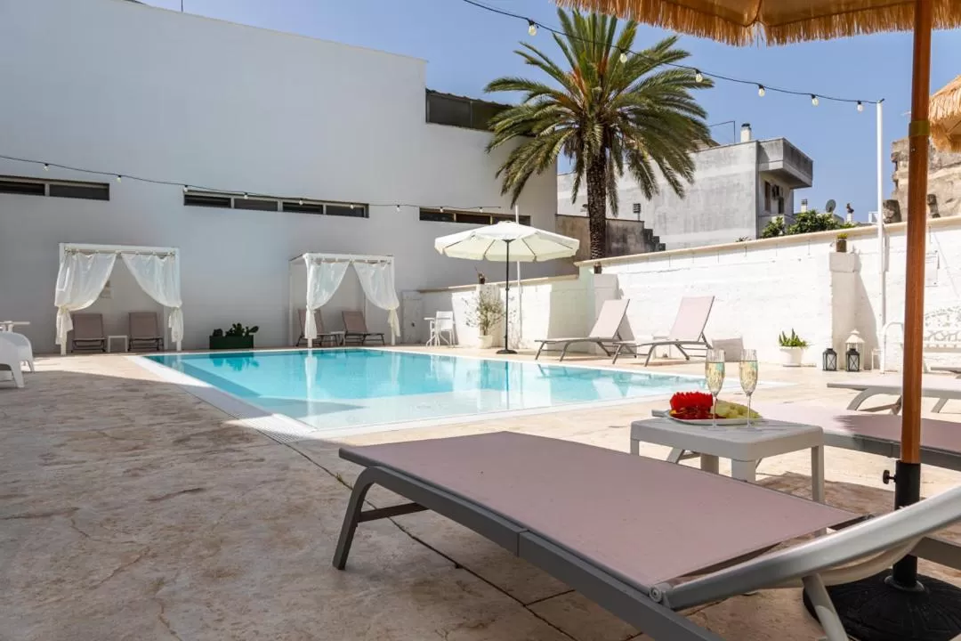 Swimming pool in La Gemma del Salento