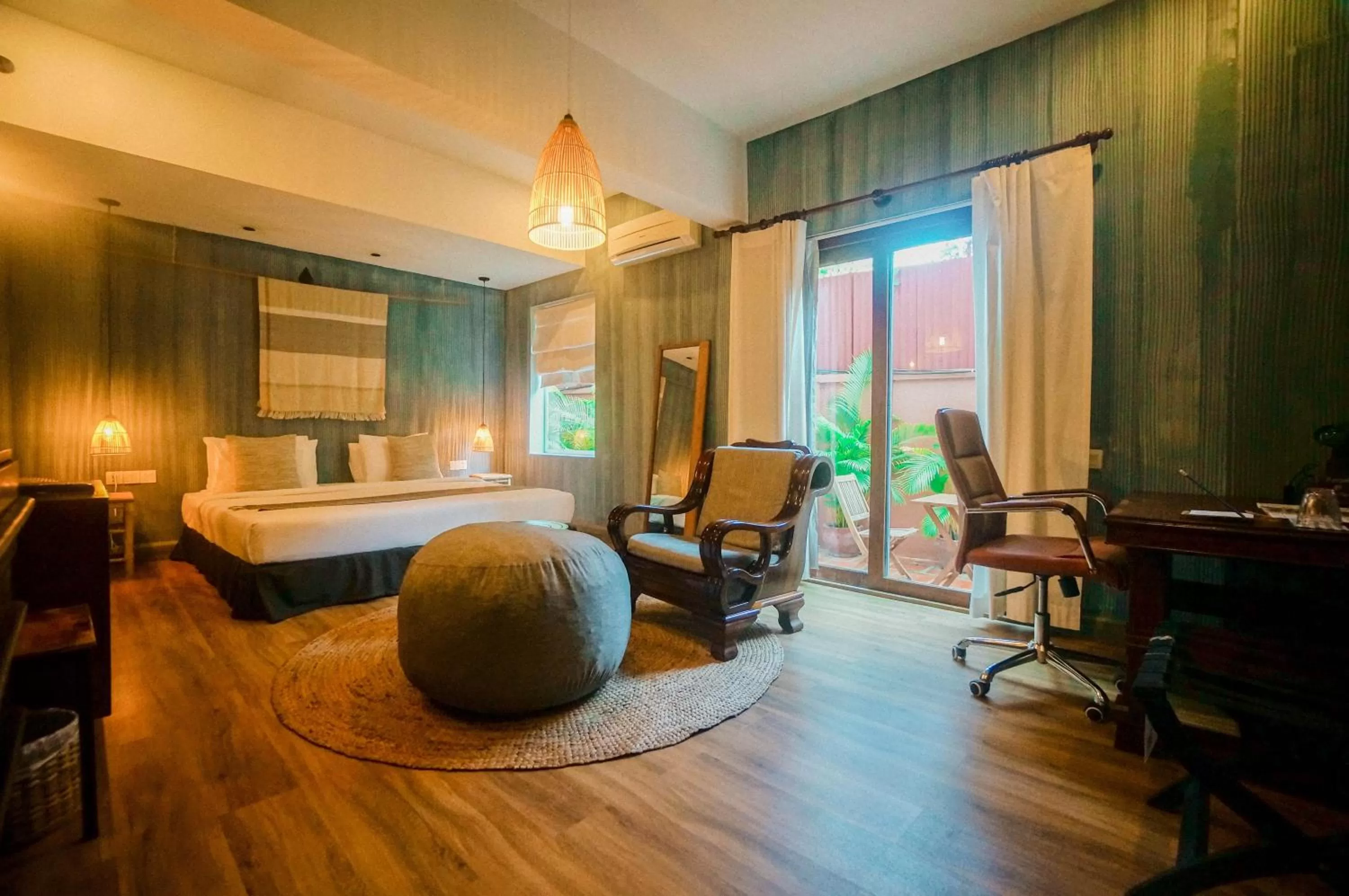 Deluxe Double Room in iRoHa Garden Hotel & Resort