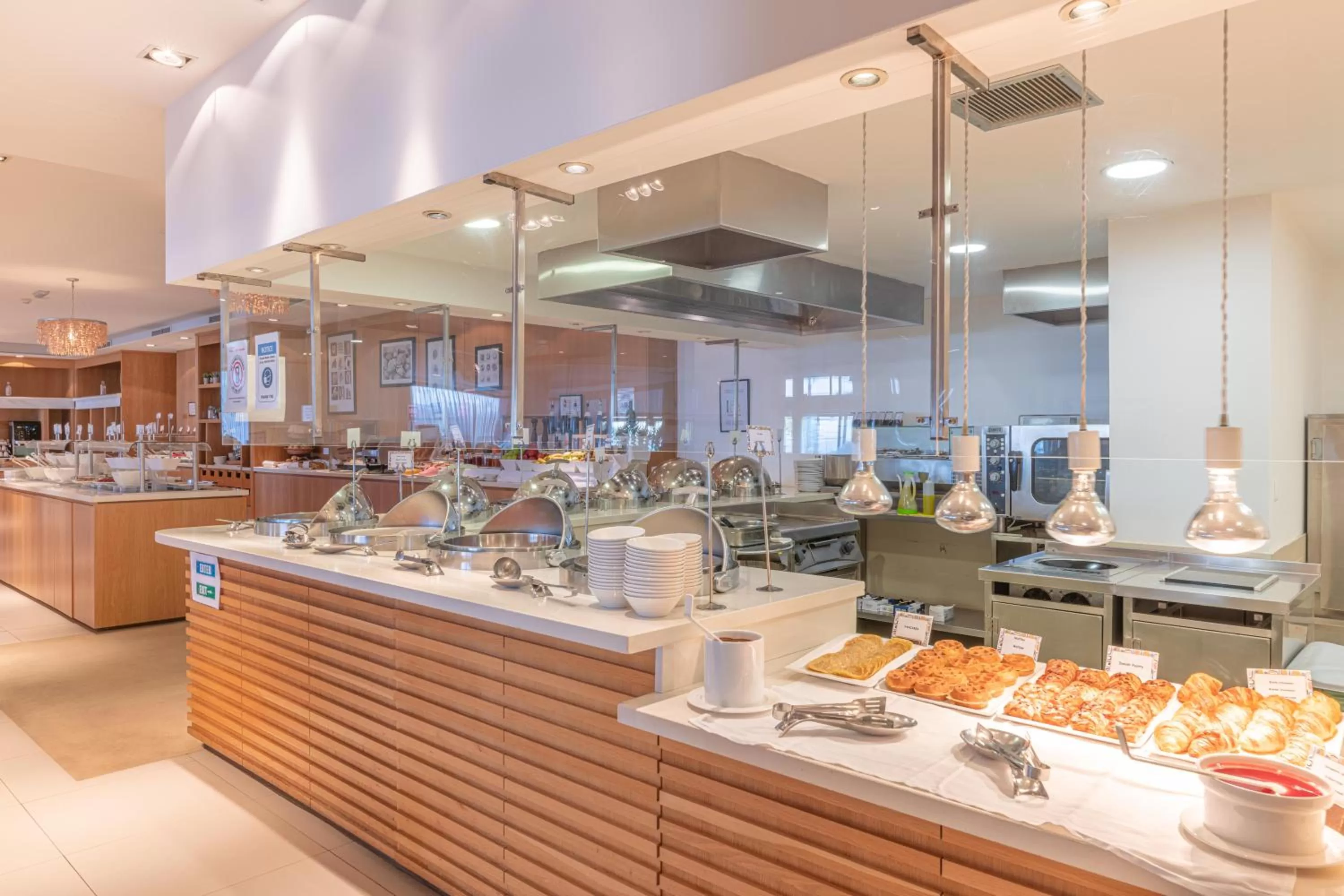 Restaurant/places to eat in Napa Mermaid Hotel & Suites