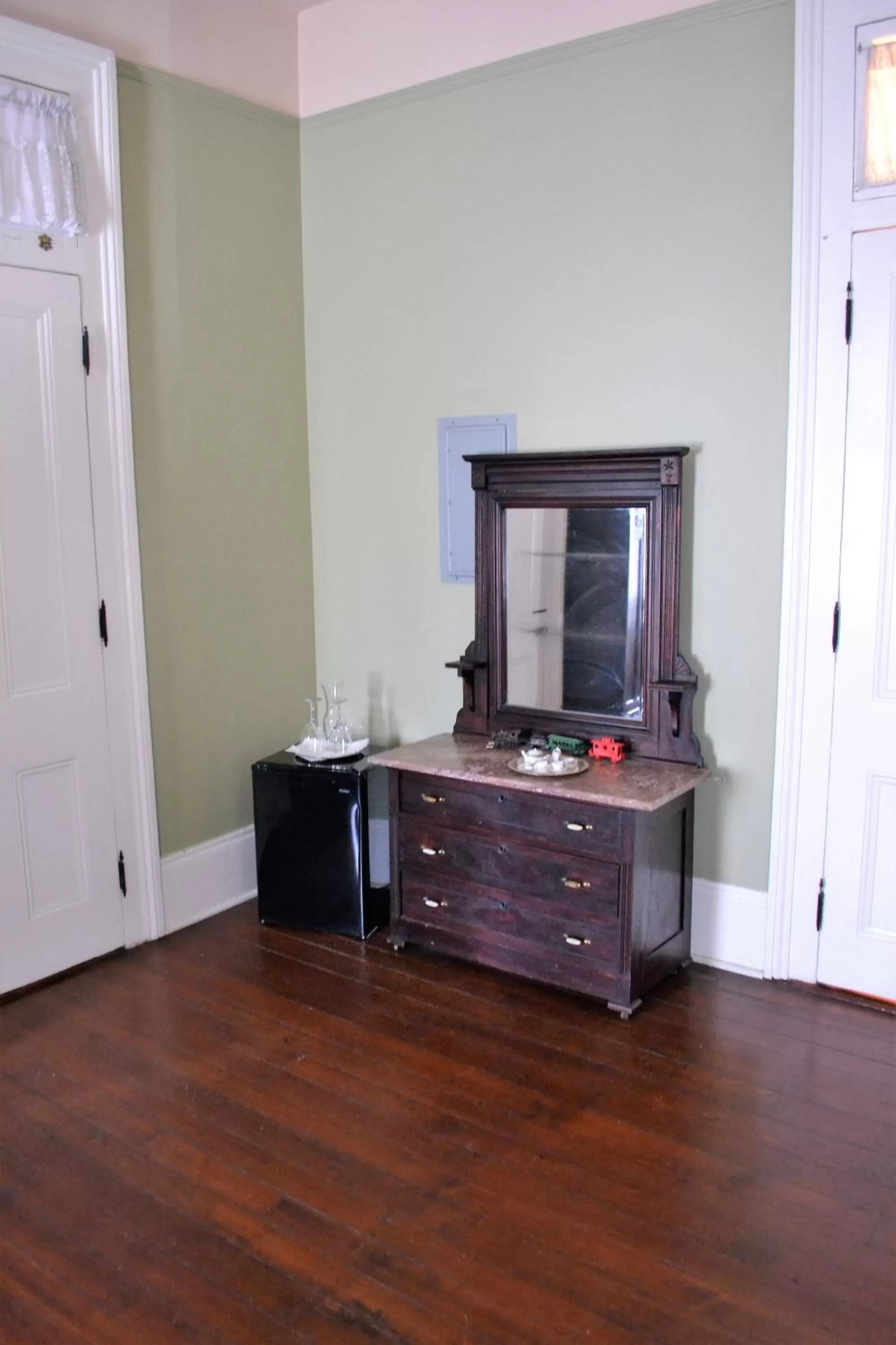 Bedroom, TV/Entertainment Center in Edgar Degas House Historic Home and Museum