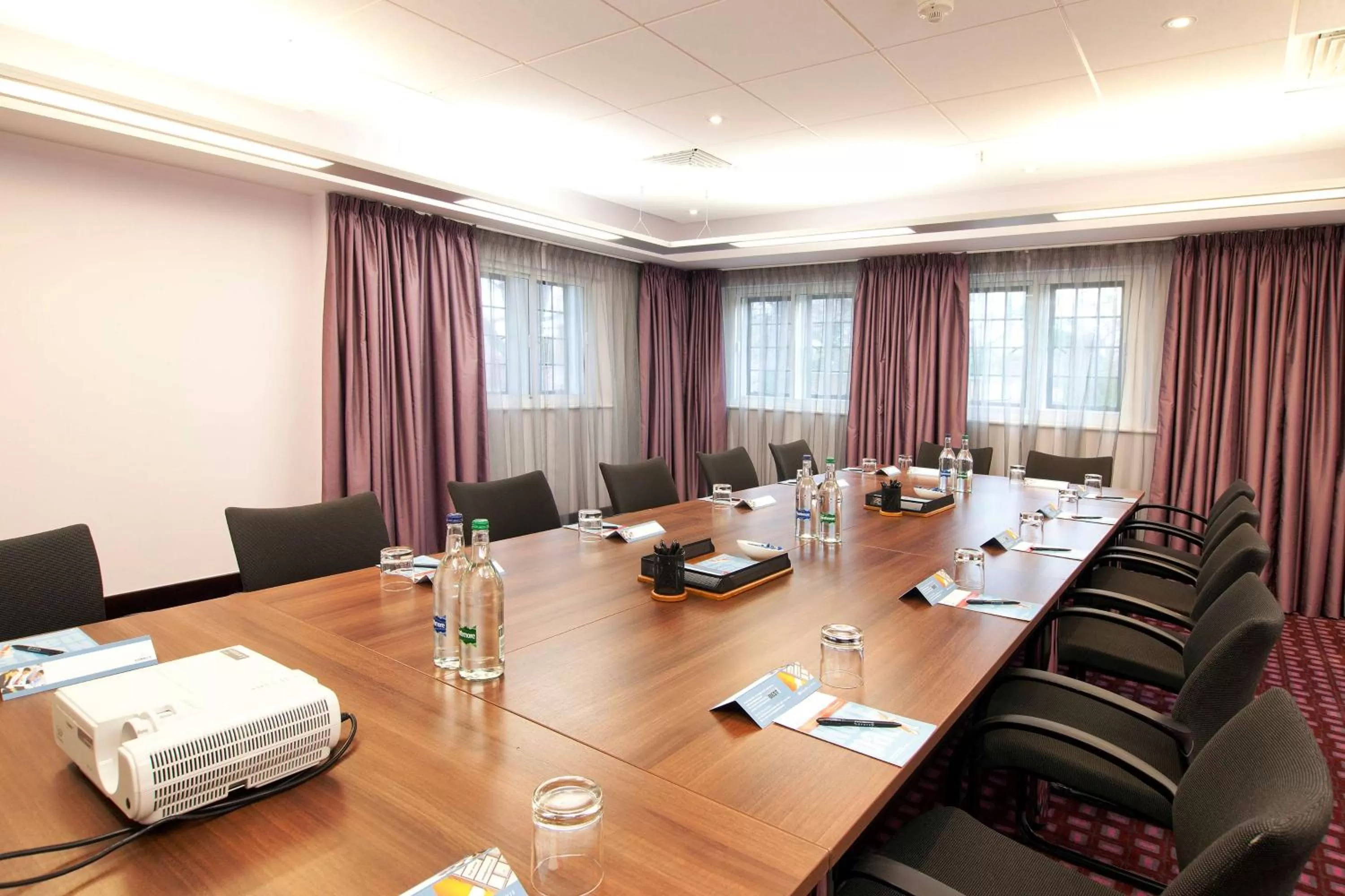 Meeting/conference room in DoubleTree by Hilton London Heathrow Airport