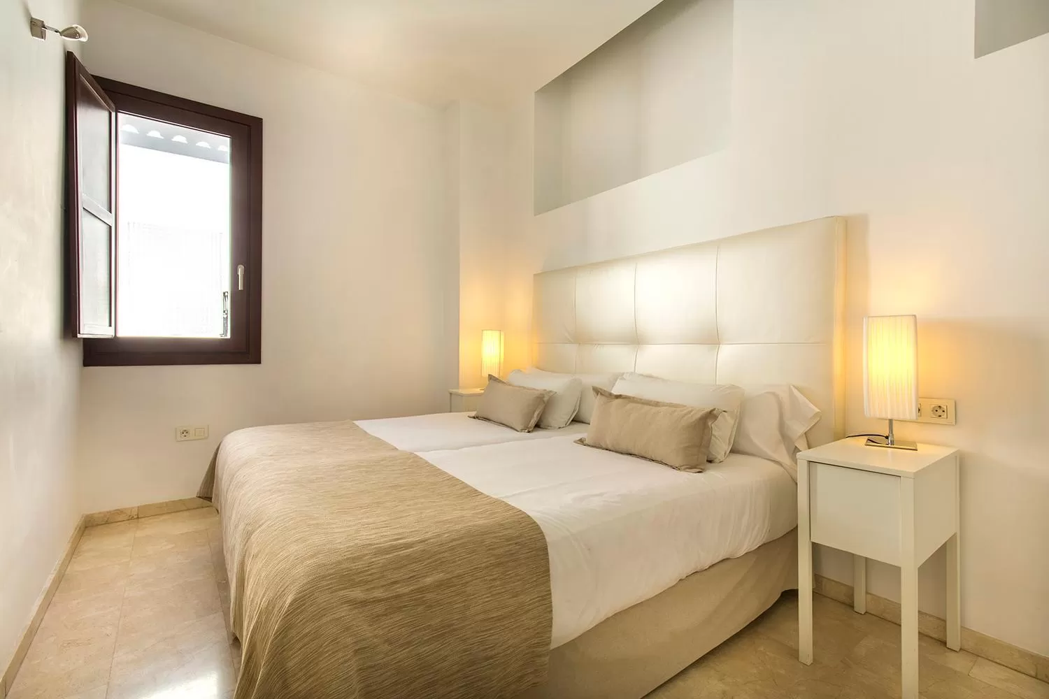 Bedroom, Bed in tuGuest Elvira Suites