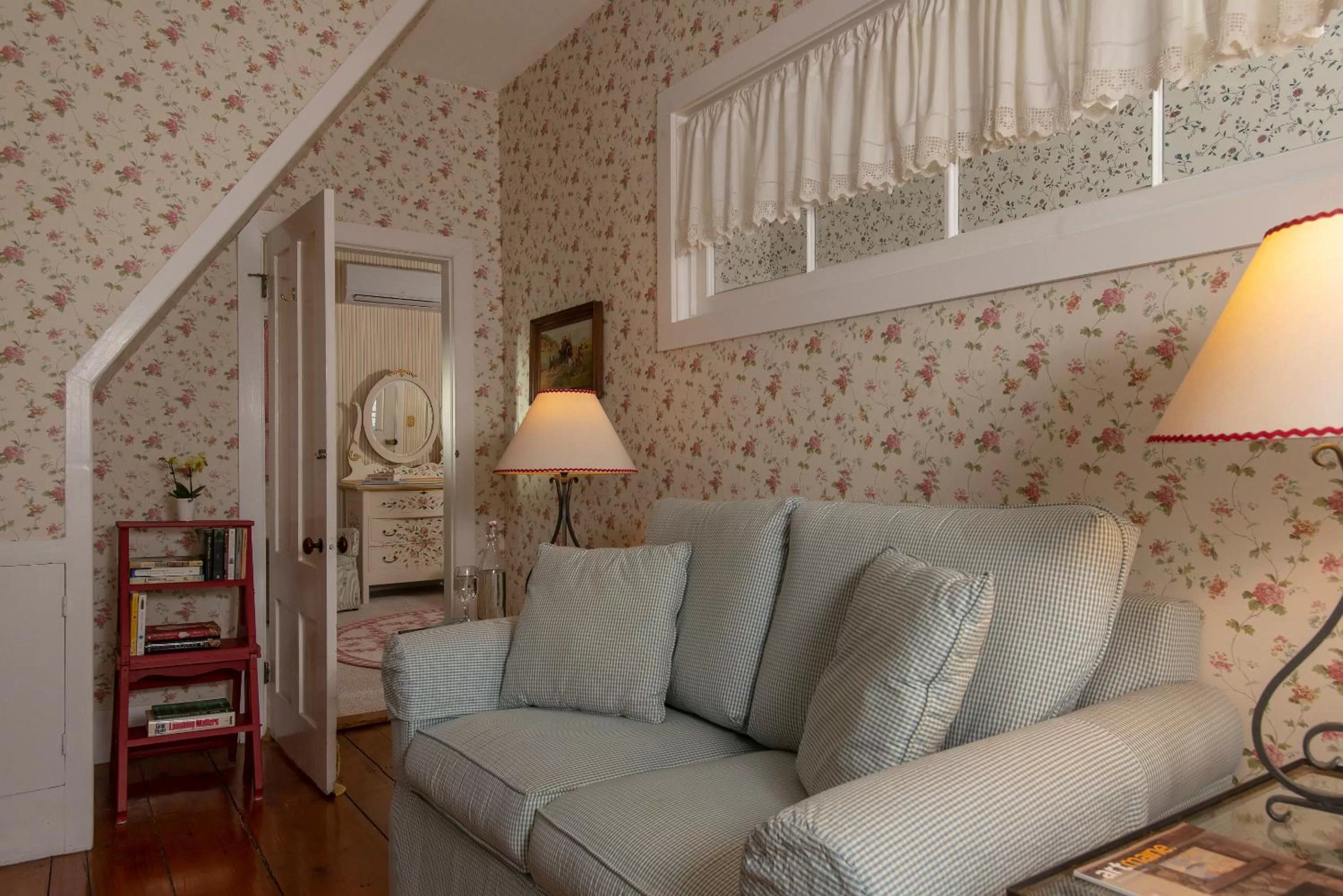 Living room in Camden Maine Stay Inn