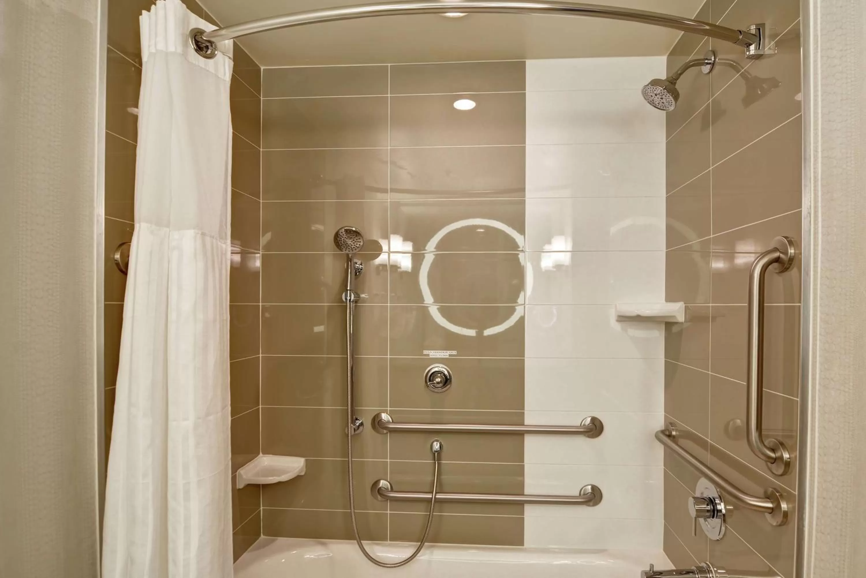 Bed in Hilton Garden Inn Raleigh/Crabtree Valley