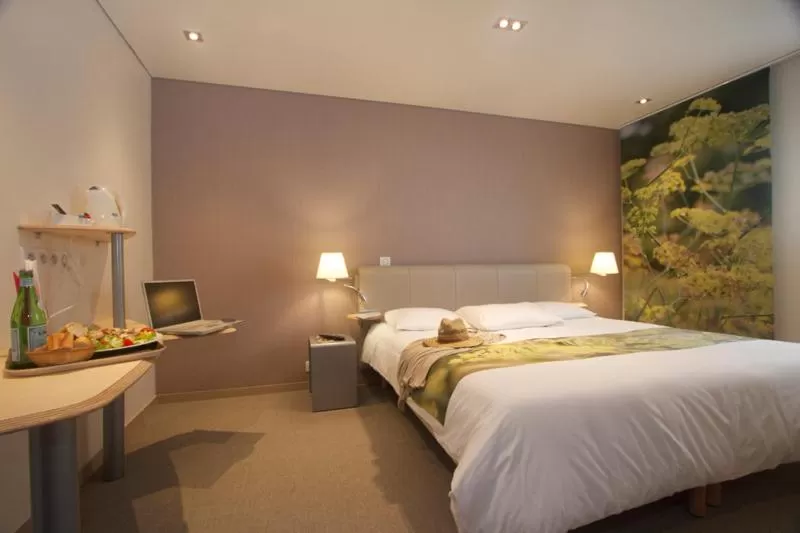 Photo of the whole room, Bed in Hôtel Novalis Quimperlé