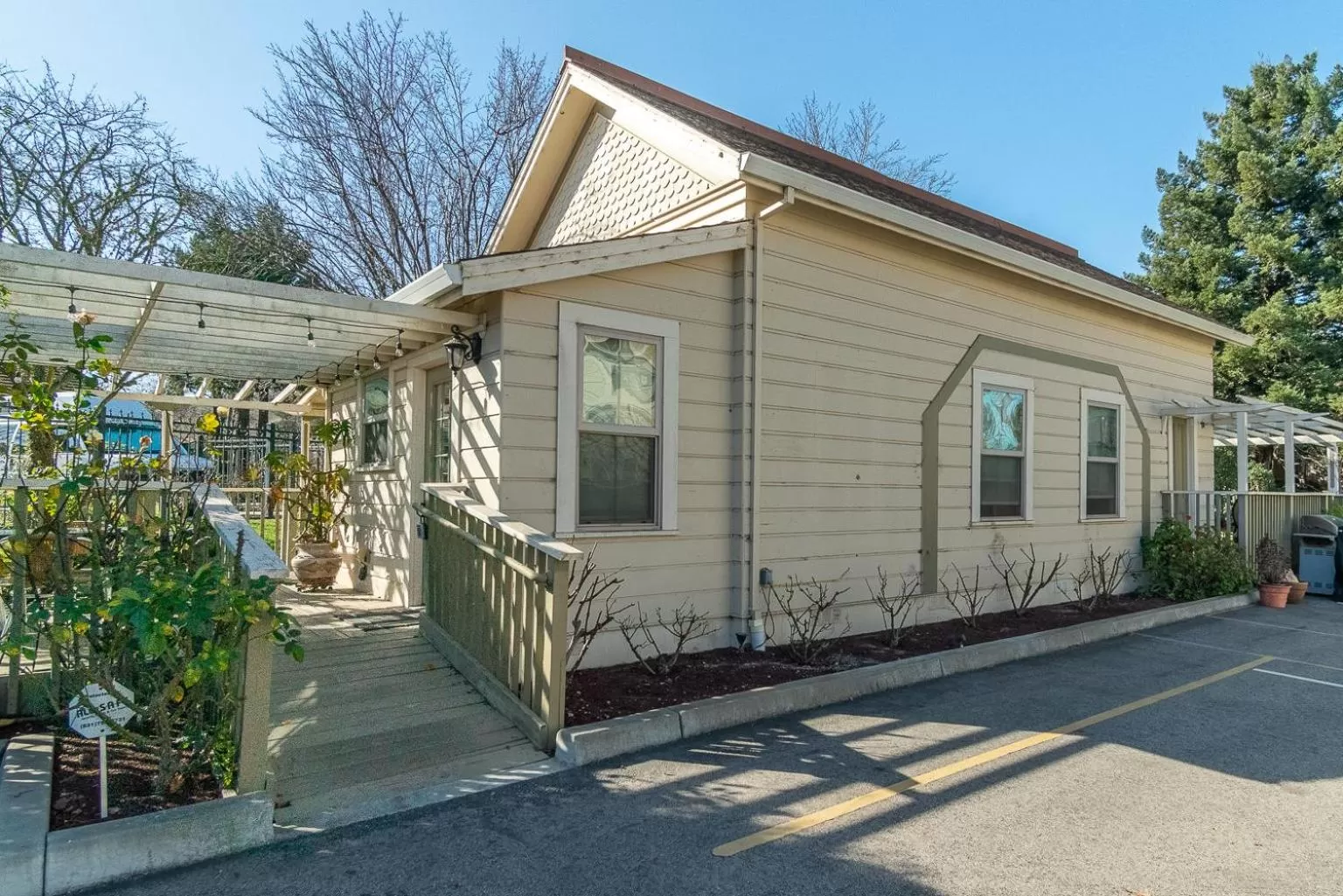 Facade/entrance in Chateau Coralini