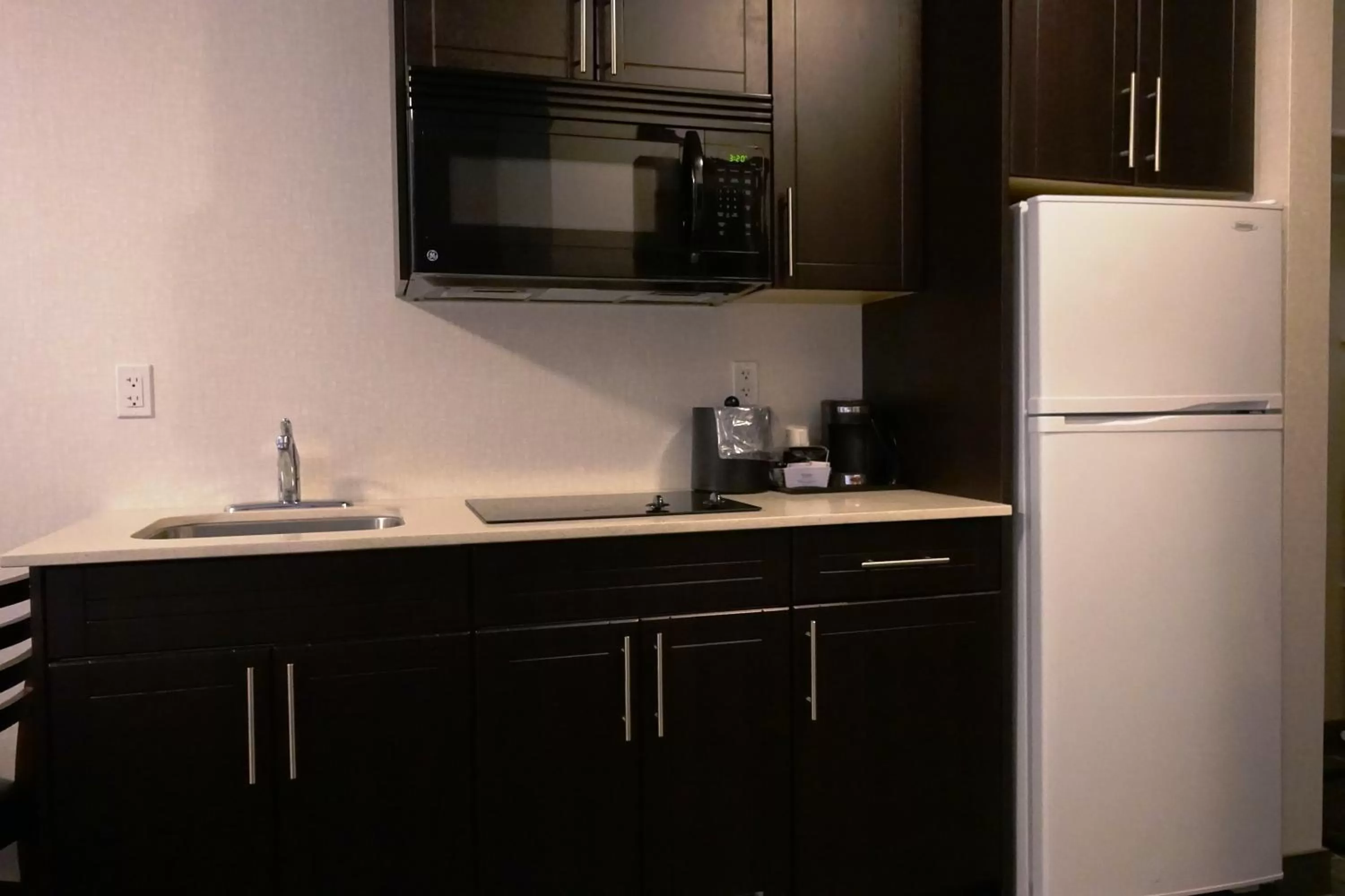 Kitchen or kitchenette in Ramada by Wyndham Moose Jaw