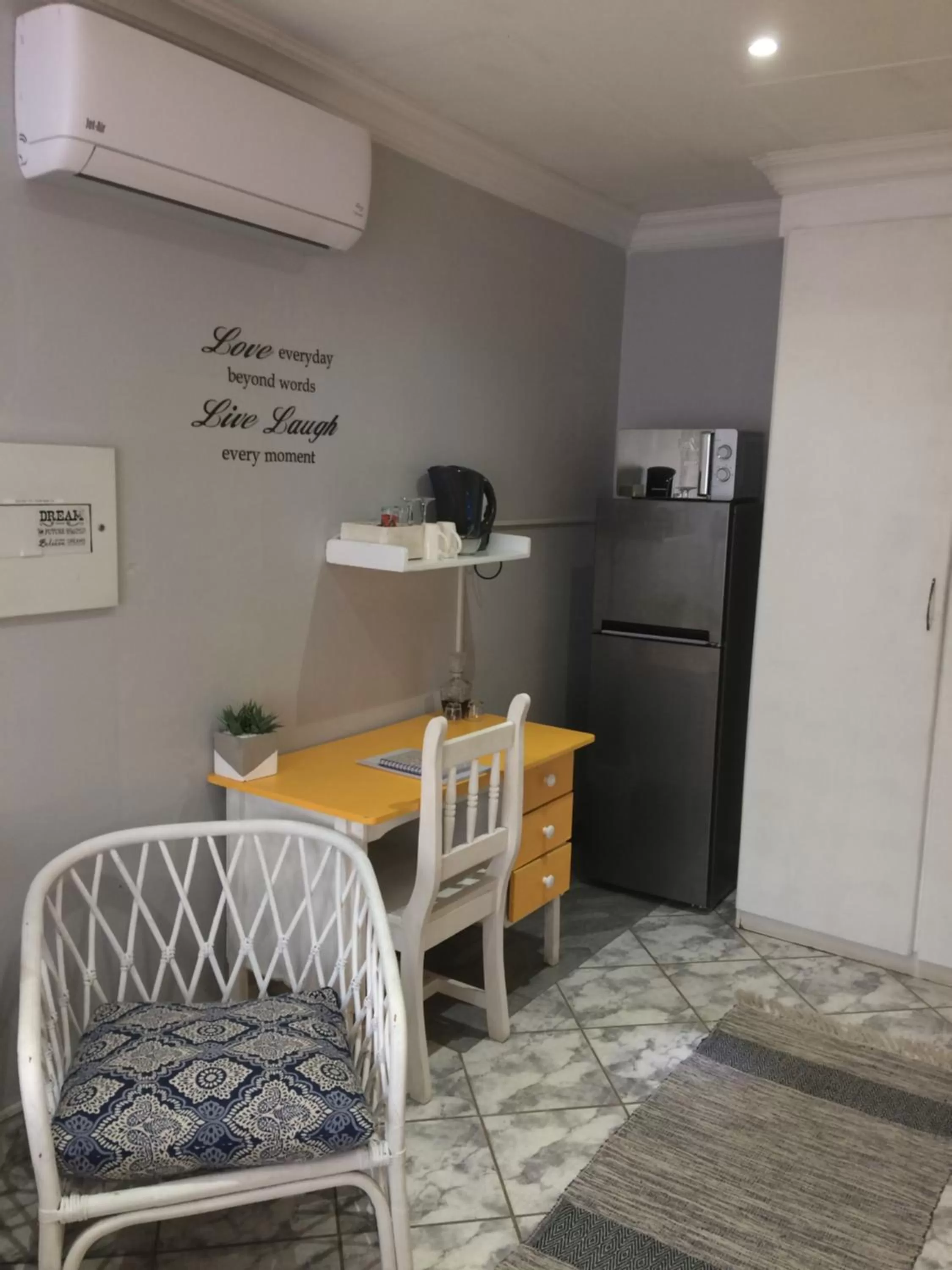 Dining area in B&B 464 on 22nd Ave