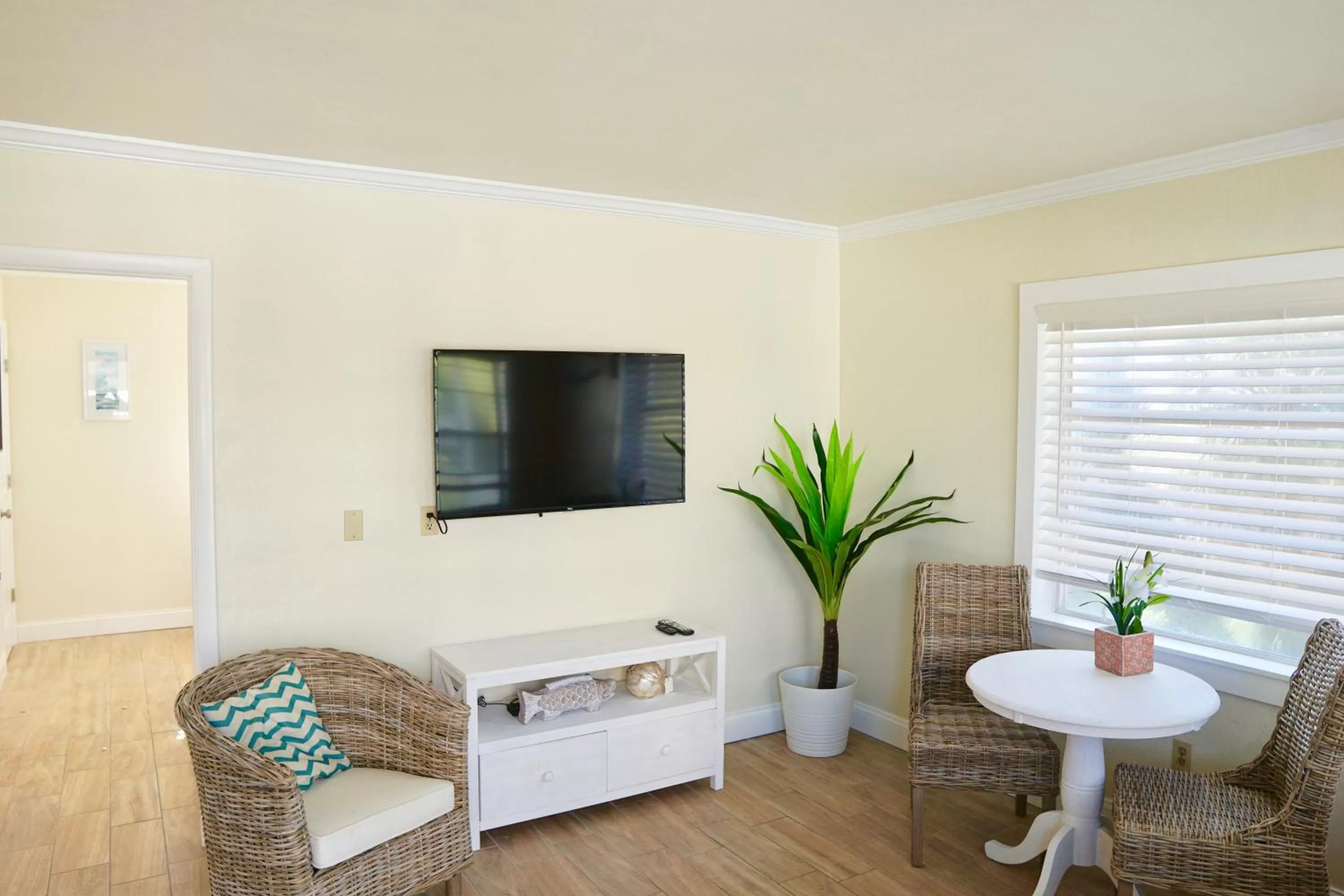 Newly Renovated King Suite - Gulf View in Molloy Gulf Motel & Cottages