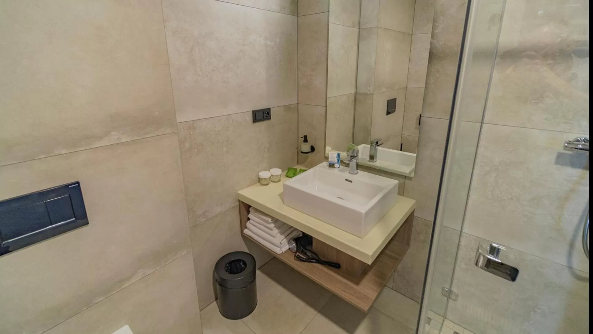 Shower in Hotel AquaCity Seasons