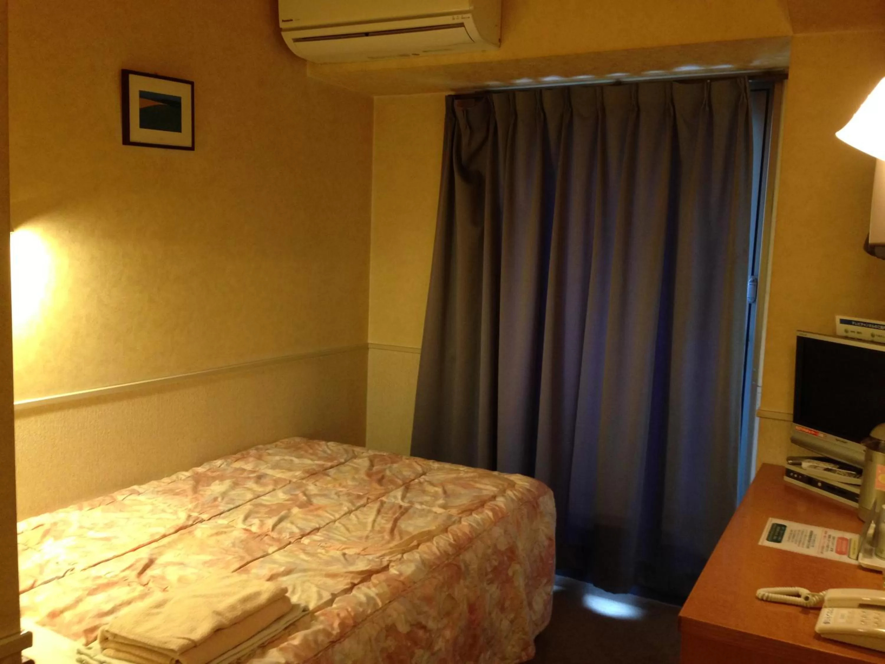 Photo of the whole room, Bed in Hotel Crown Hills Oita