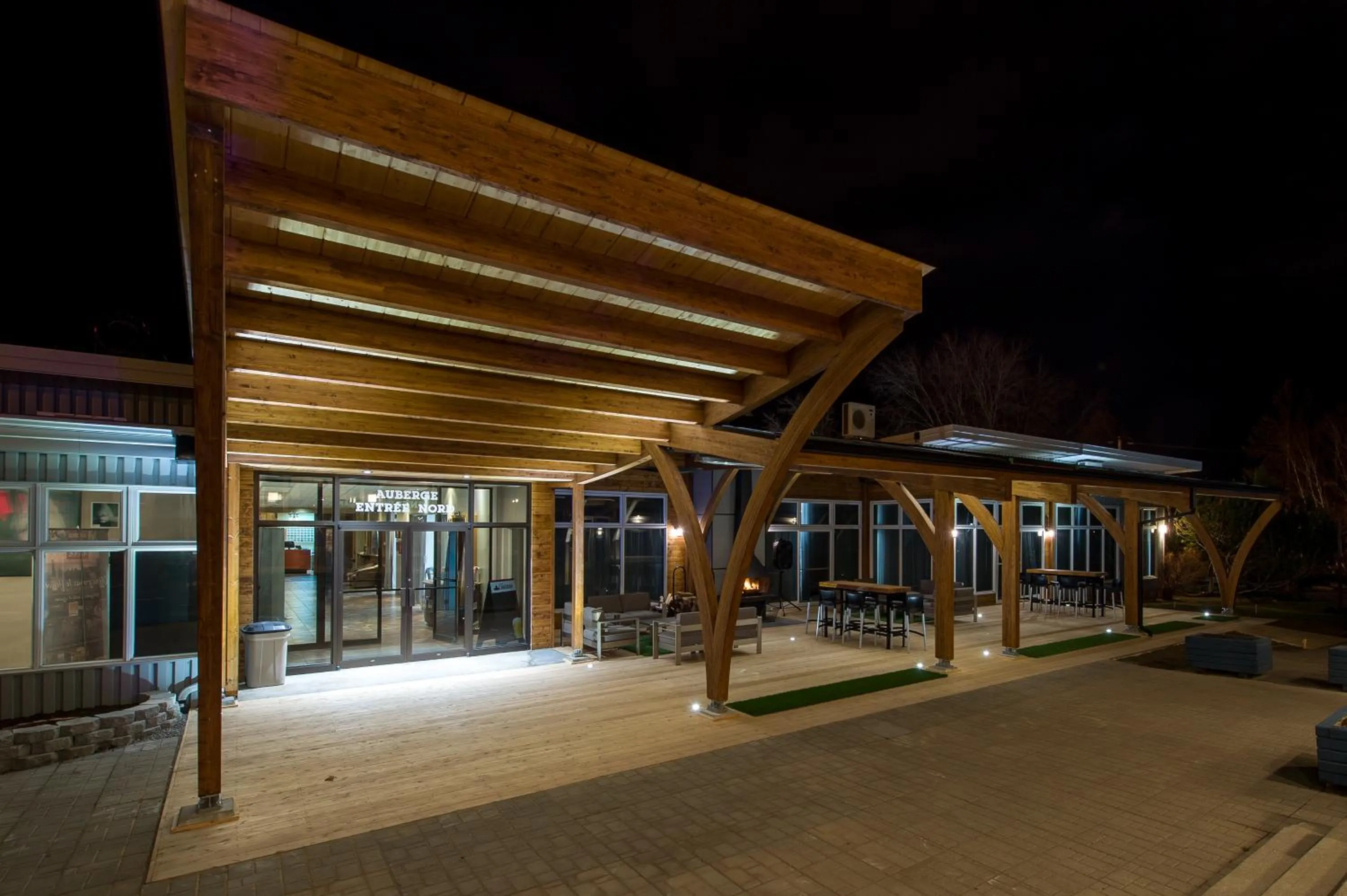Communal lounge/ TV room in Auberge de la Pointe