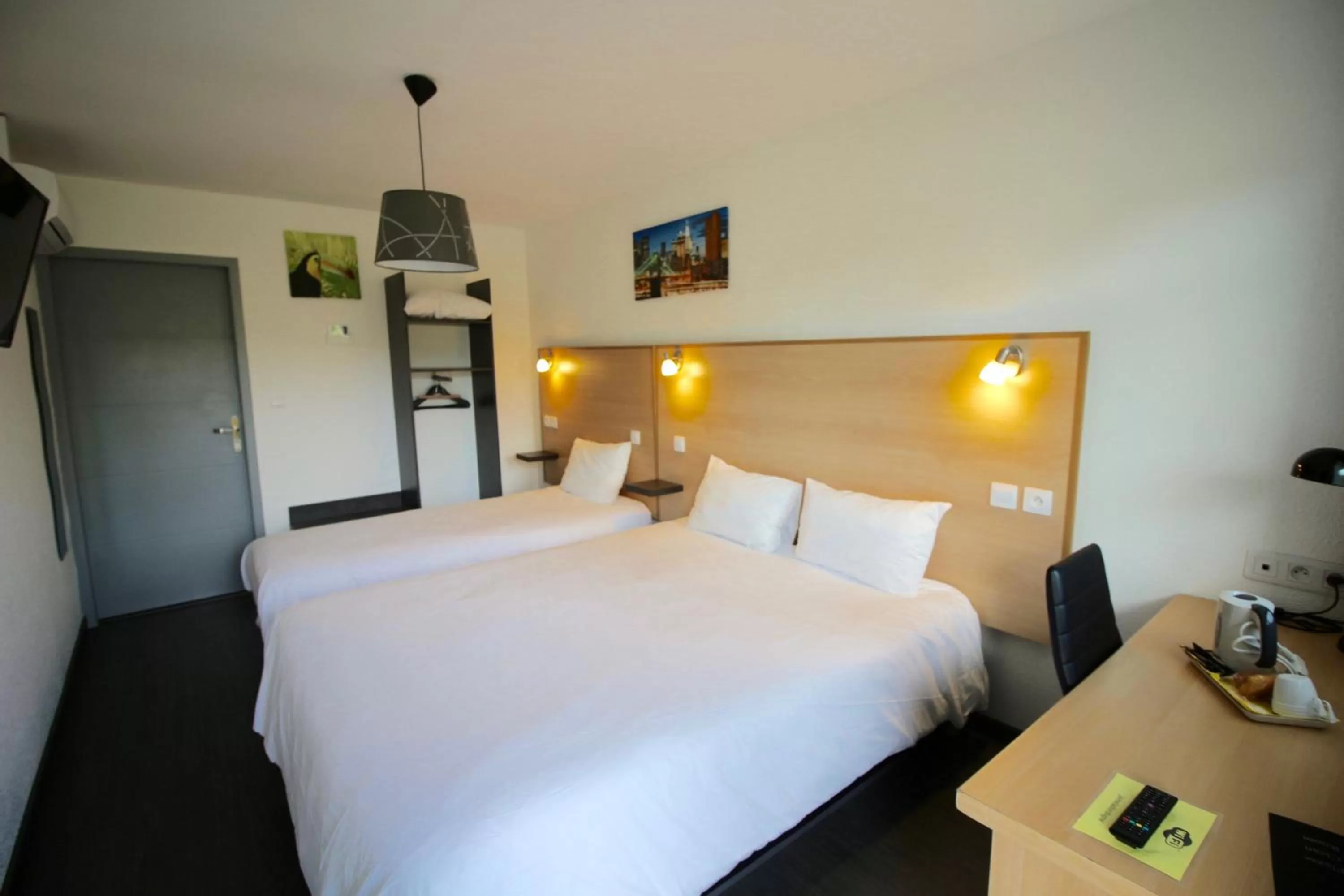 Bed in Hôtel Le 15 Périgueux