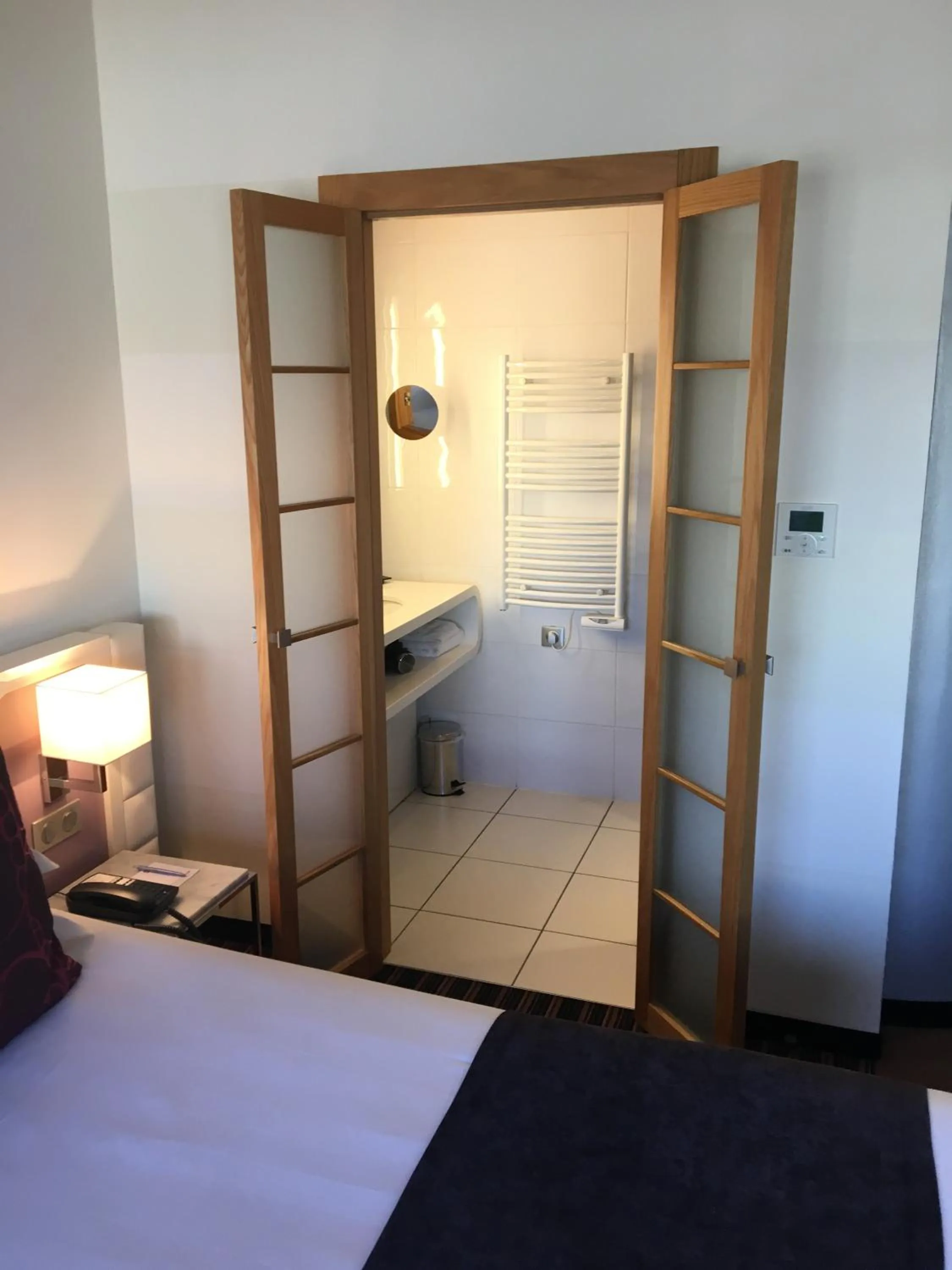 Bed in Best Western Plus Hôtel Le Rhénan & Restaurant Chez Claude