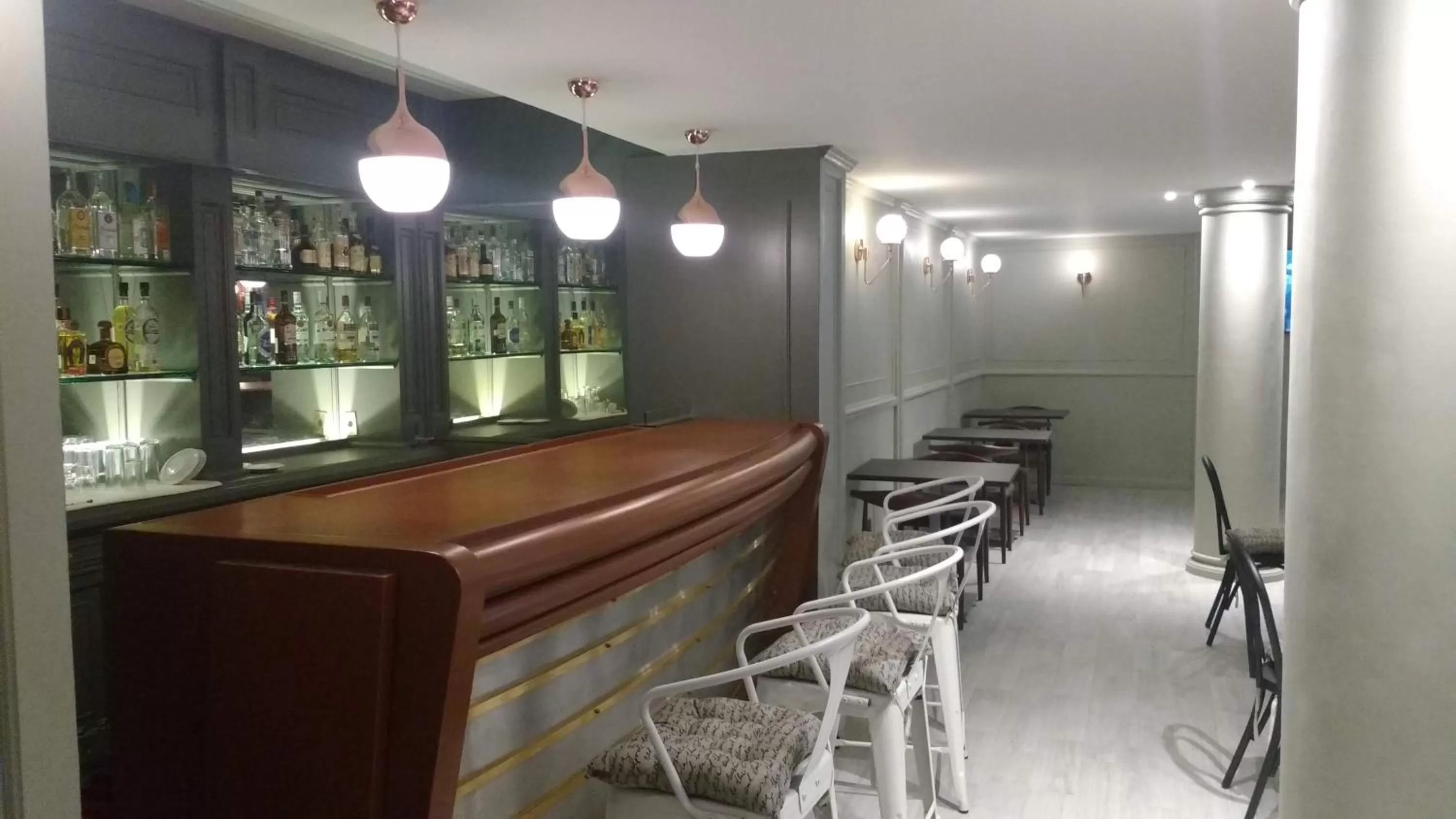 Lounge or bar in Country Plaza