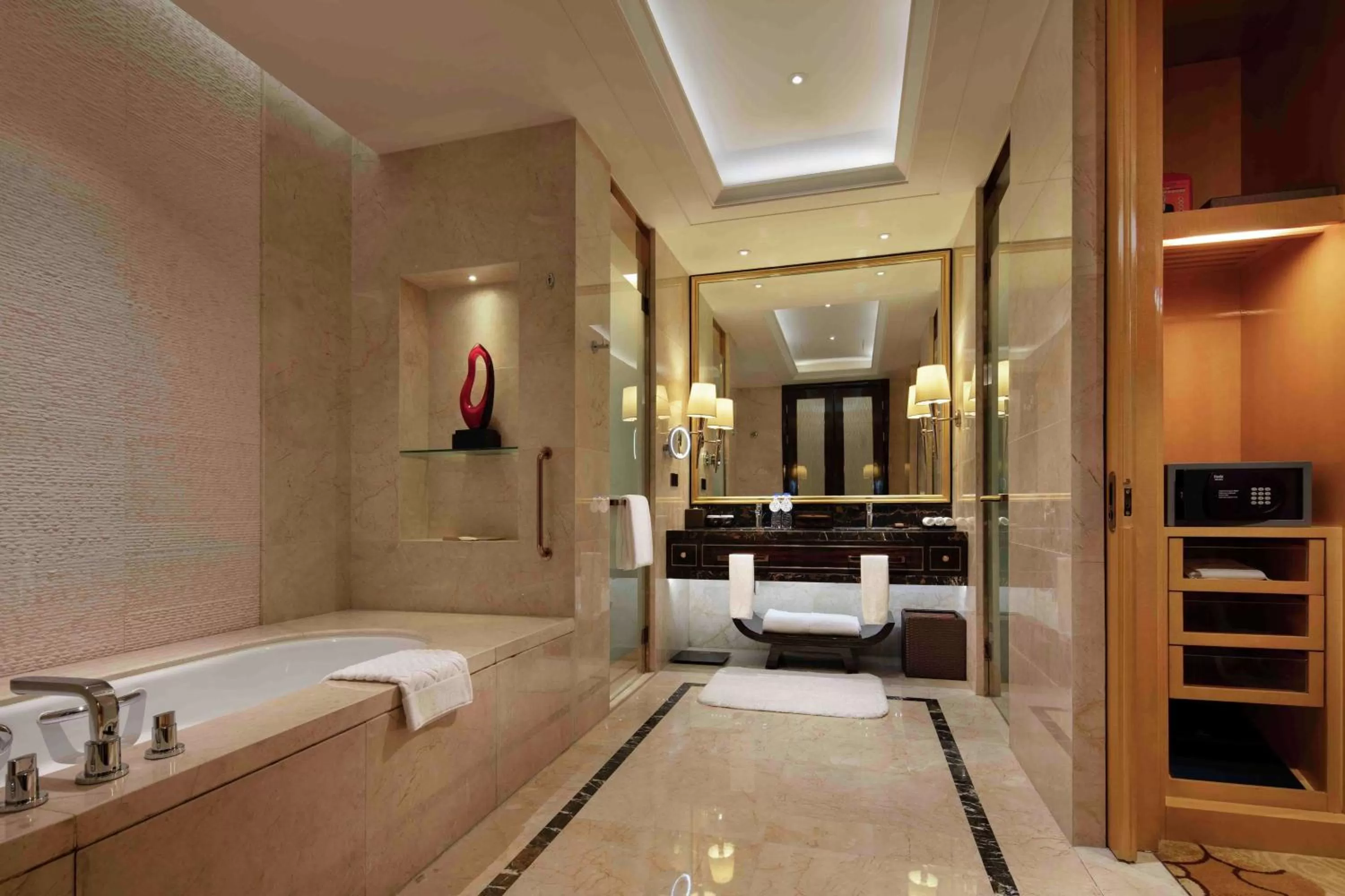 Bathroom, Bed in Hilton Zhengzhou