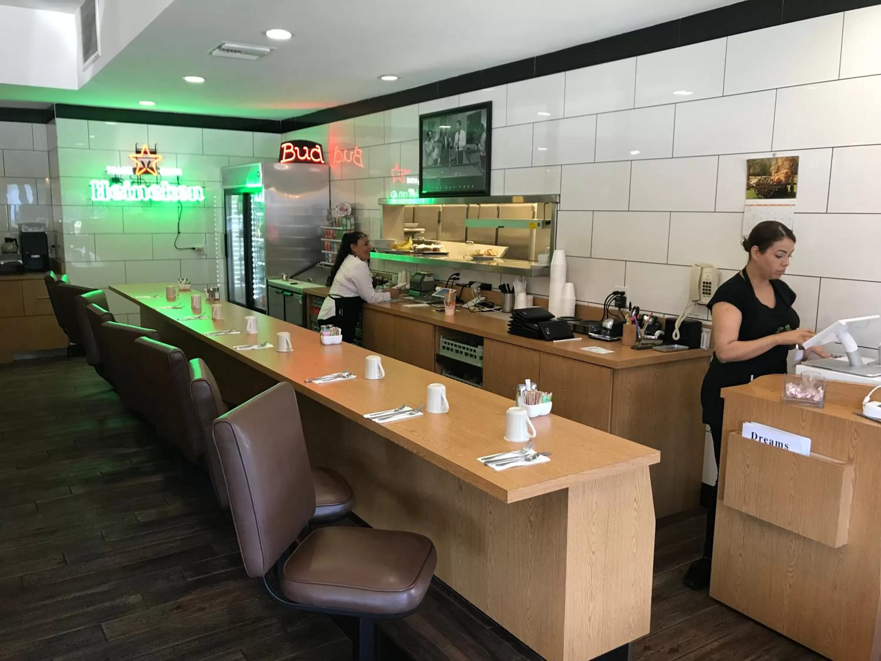 Restaurant/places to eat in Dunes Inn - Sunset