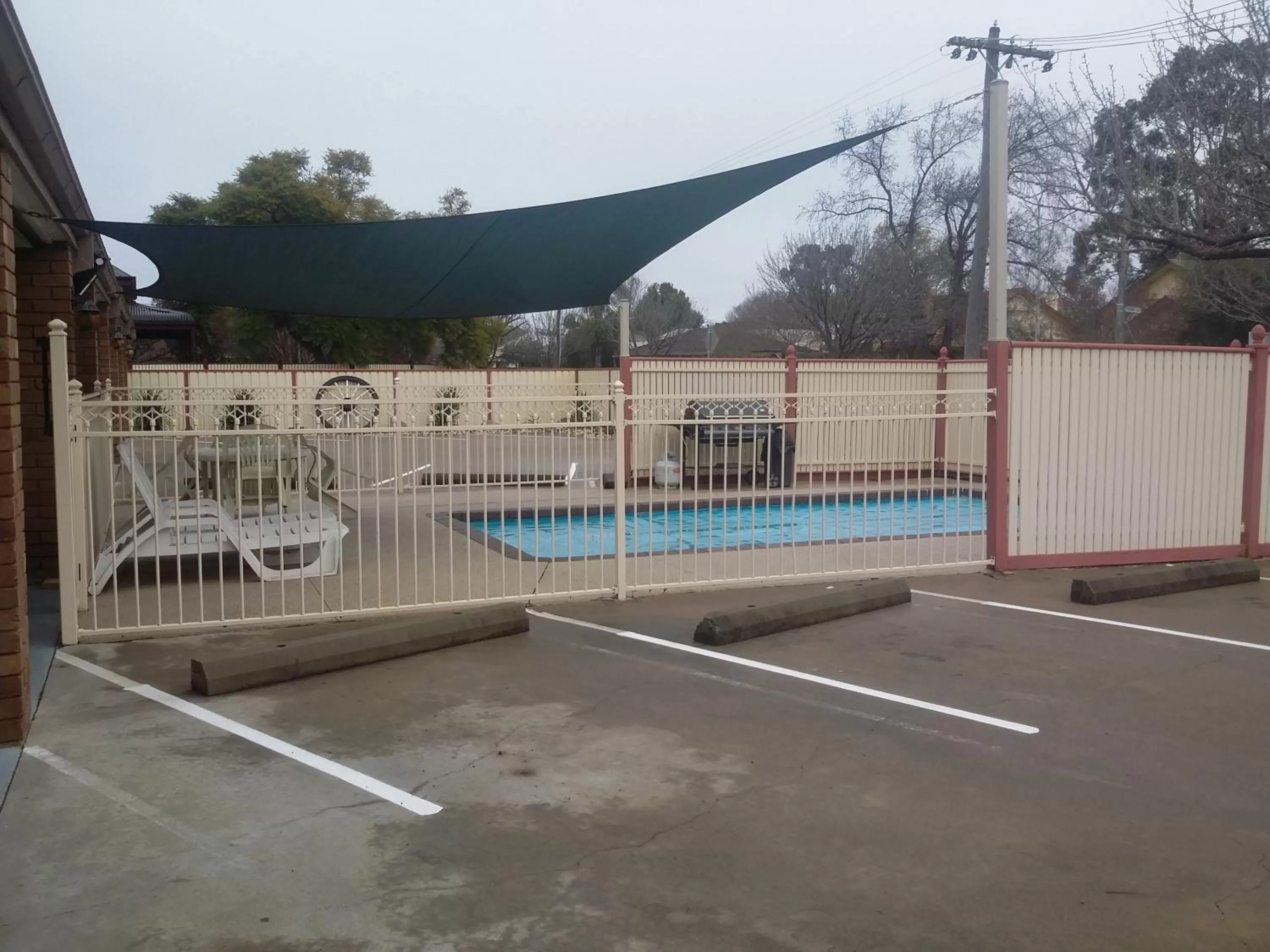 BBQ facilities in SHEPPARTON MOTOR INN Tudor House Motel