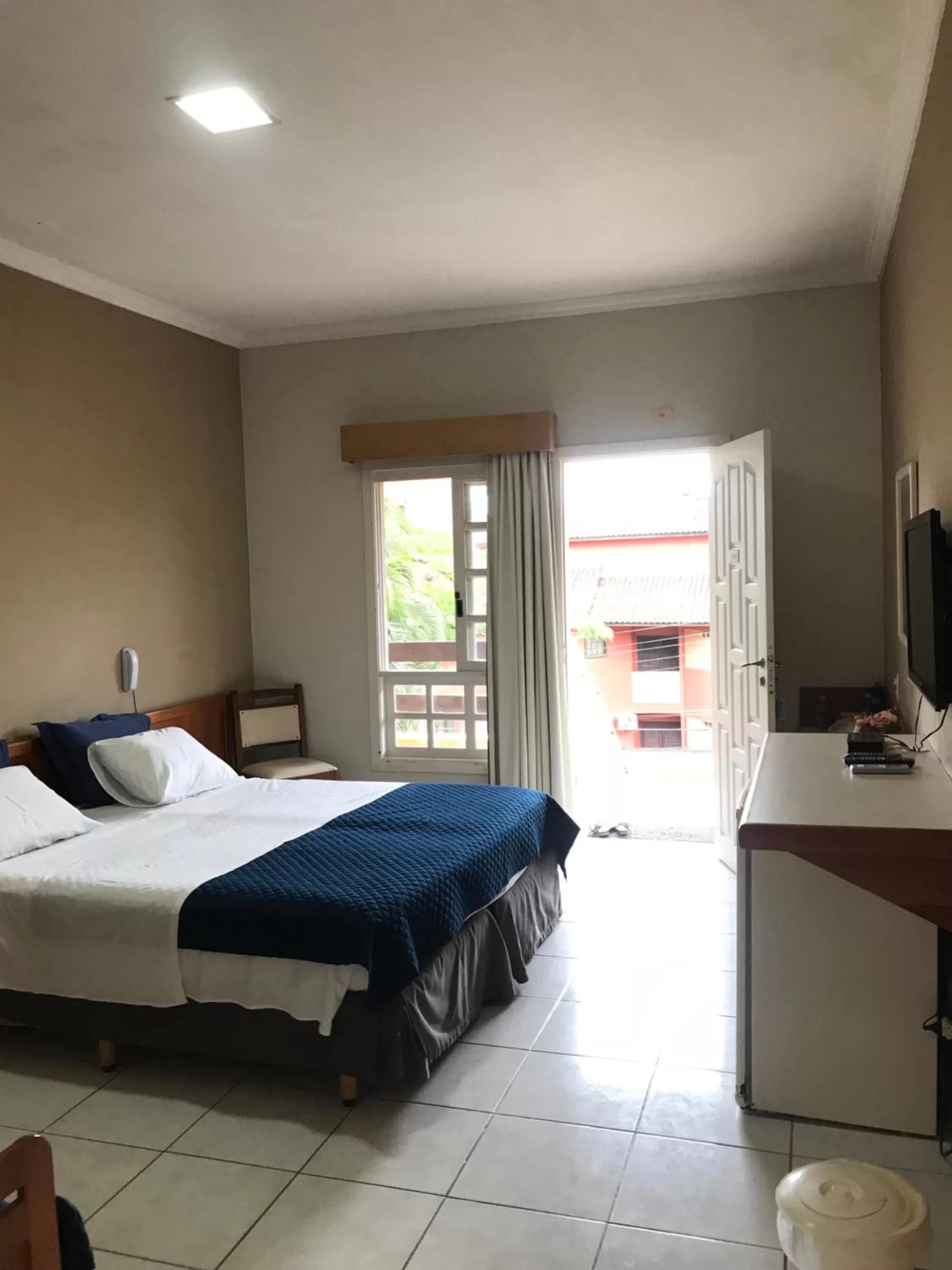 Photo of the whole room, Bed in Riviera de São Lourenço - Amarilis 302