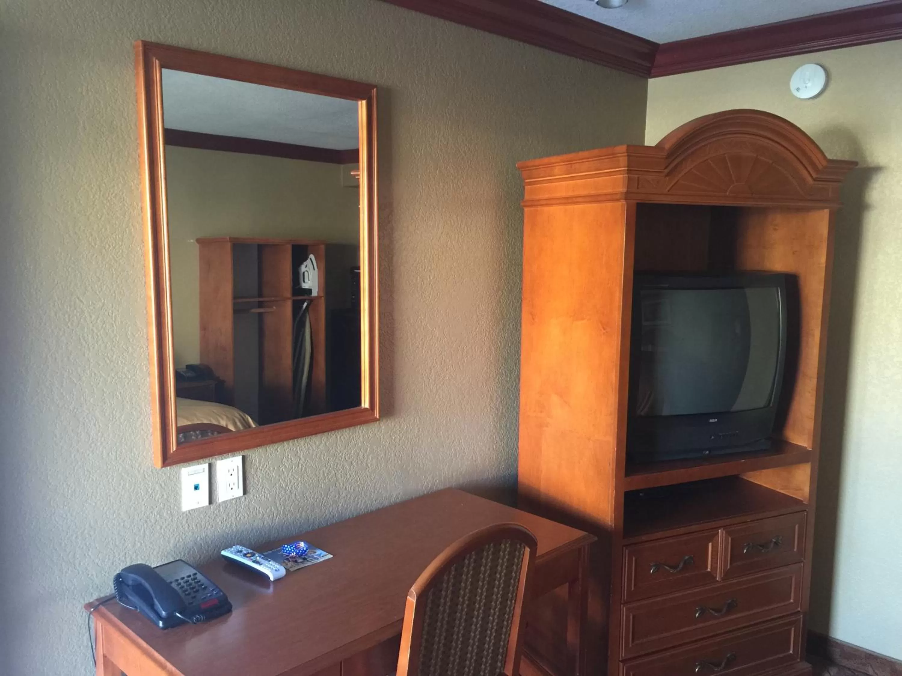 TV and multimedia in Thunderbird Lodge