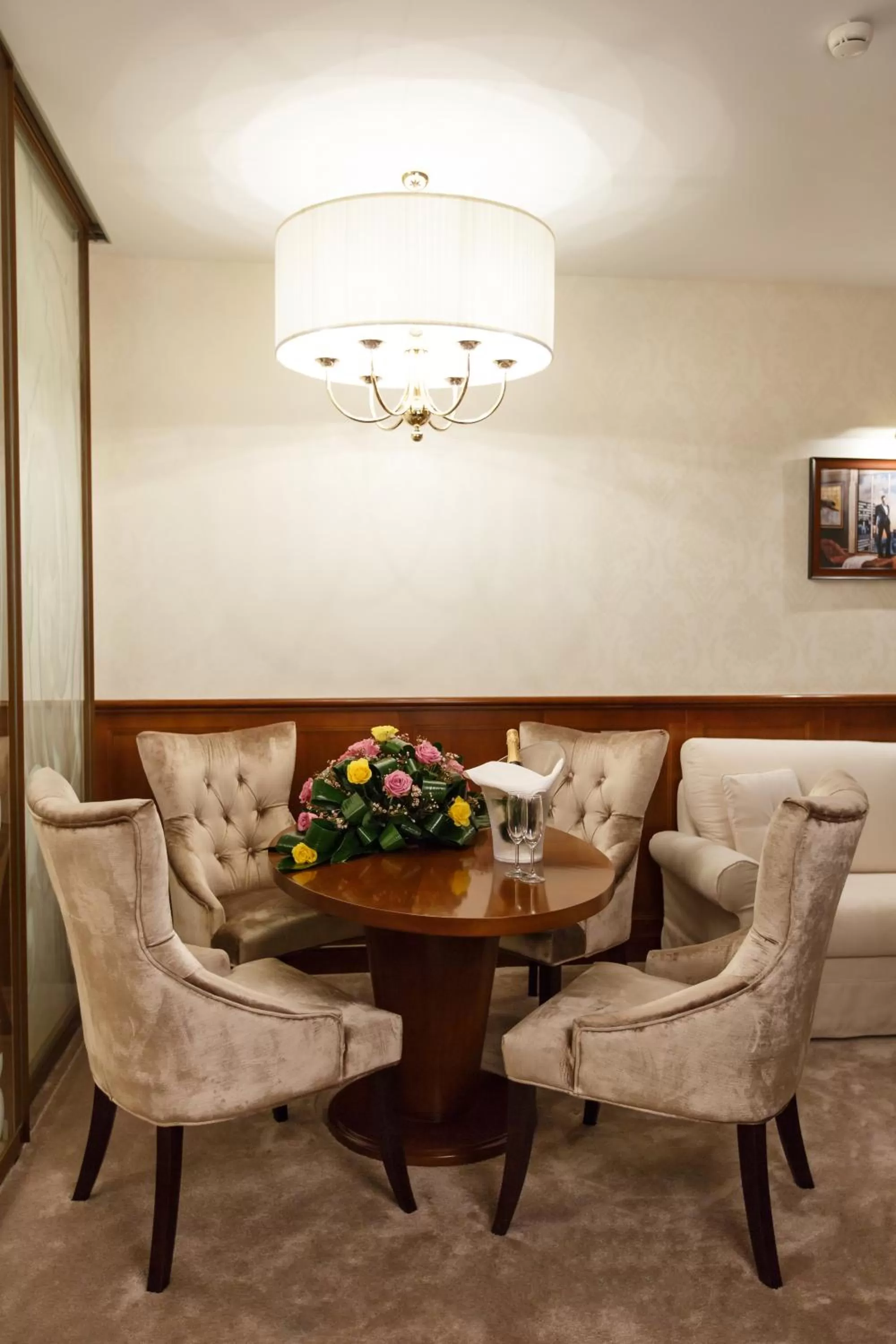 Seating area in Hotel International Iasi