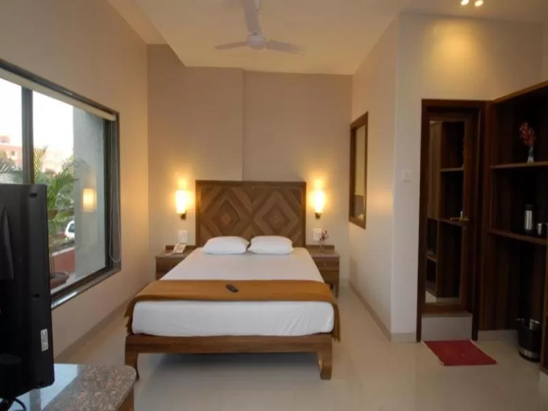 Bed in Sai Palace Budget Hotel