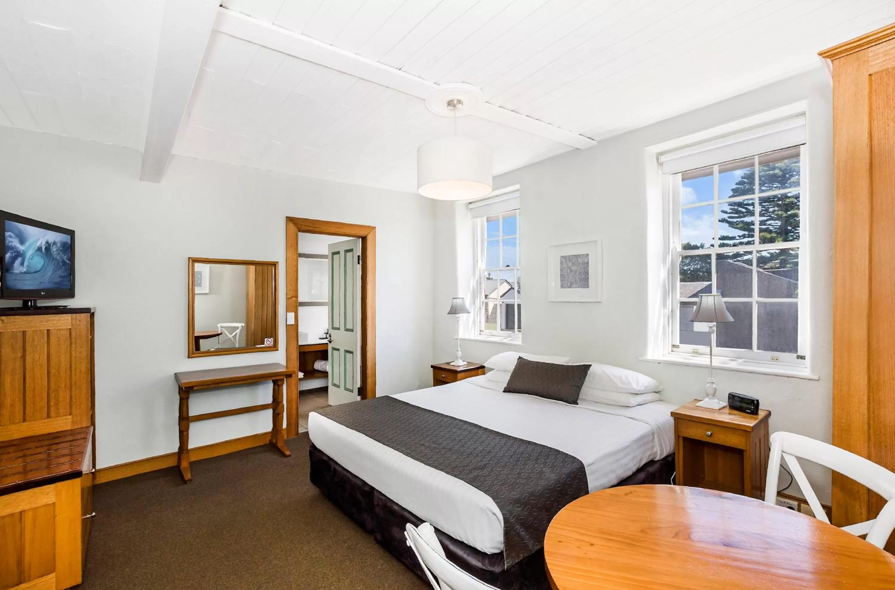 Bedroom, Bed in Seacombe House Motor Inn Port Fairy
