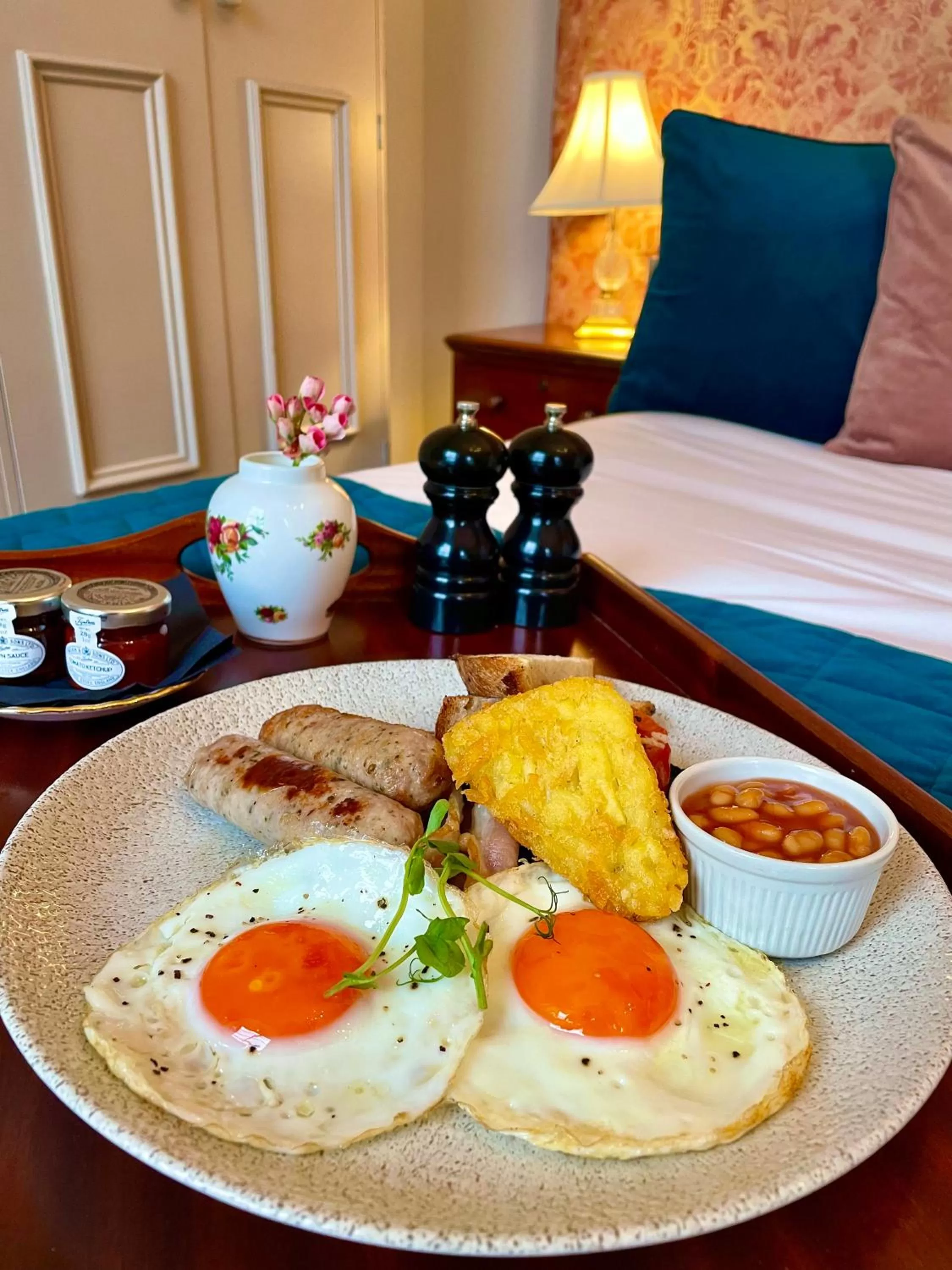 Bedroom, Food in York & Albany