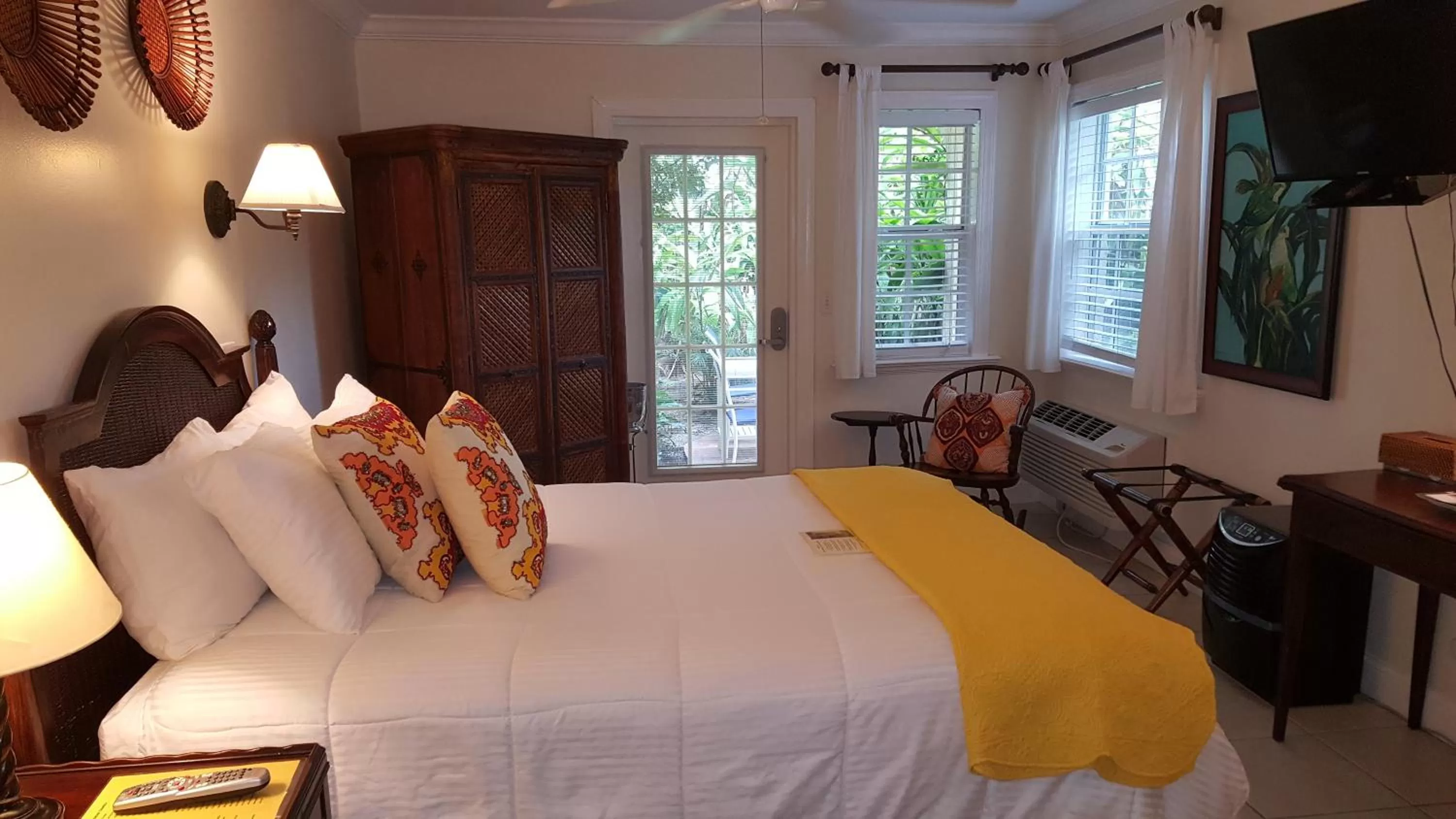 Photo of the whole room, Bed in The Caribbean Court Boutique Hotel