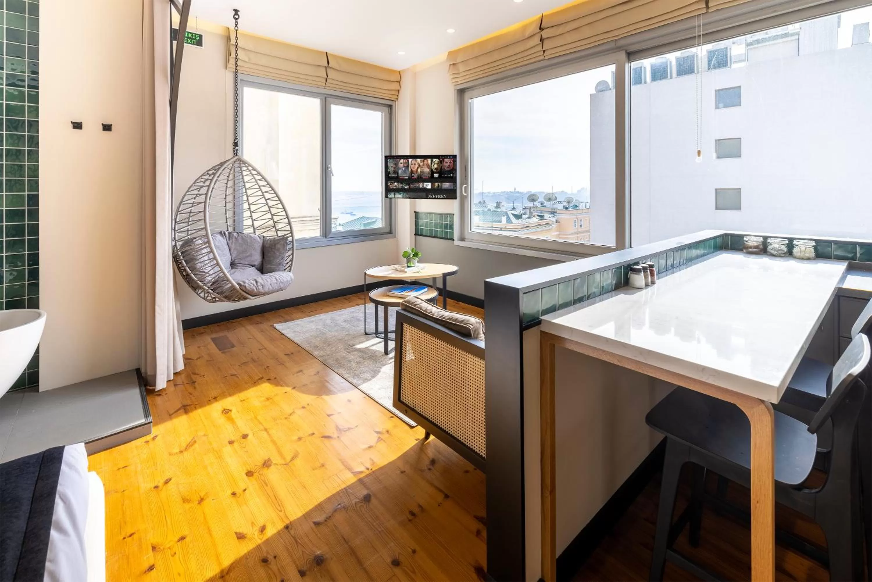 TV and multimedia in Upside Apartments