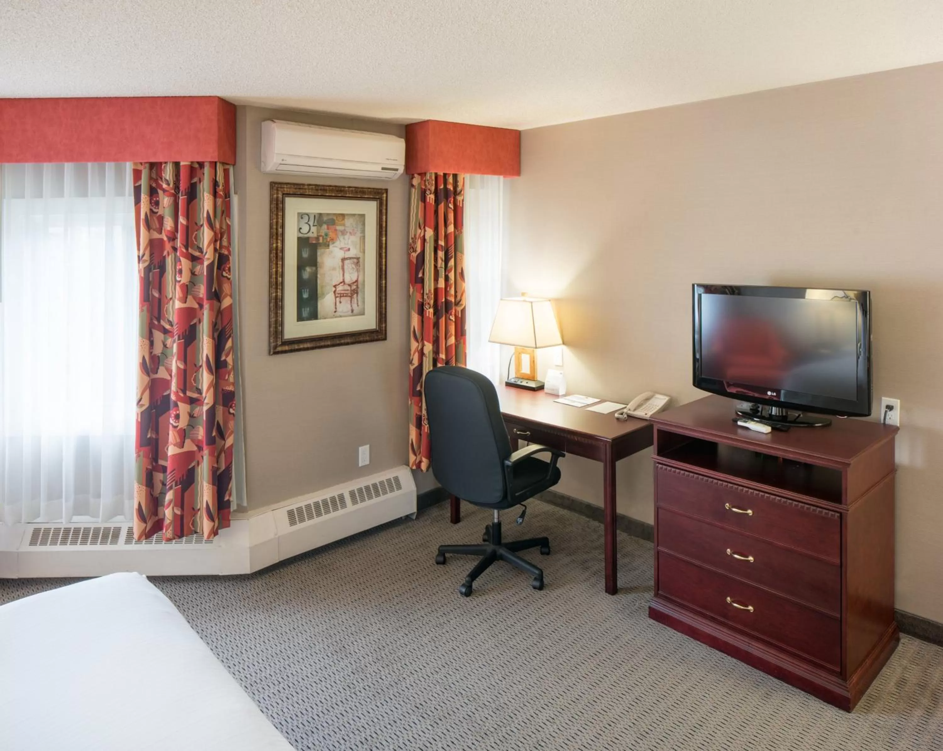 Photo of the whole room, Bed in Holiday Inn Express Red Deer by IHG