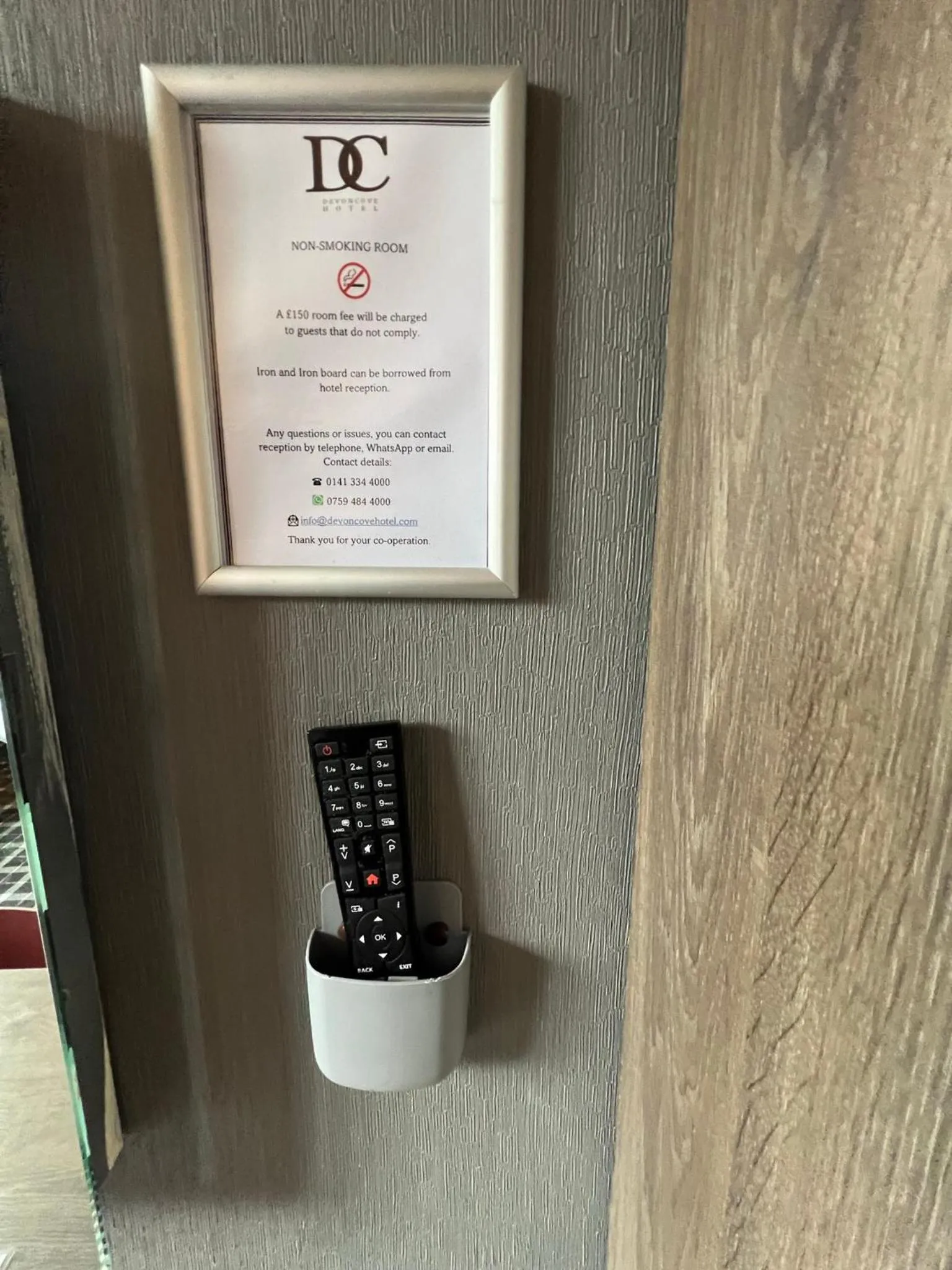 Bedroom in Devoncove Hotel Glasgow